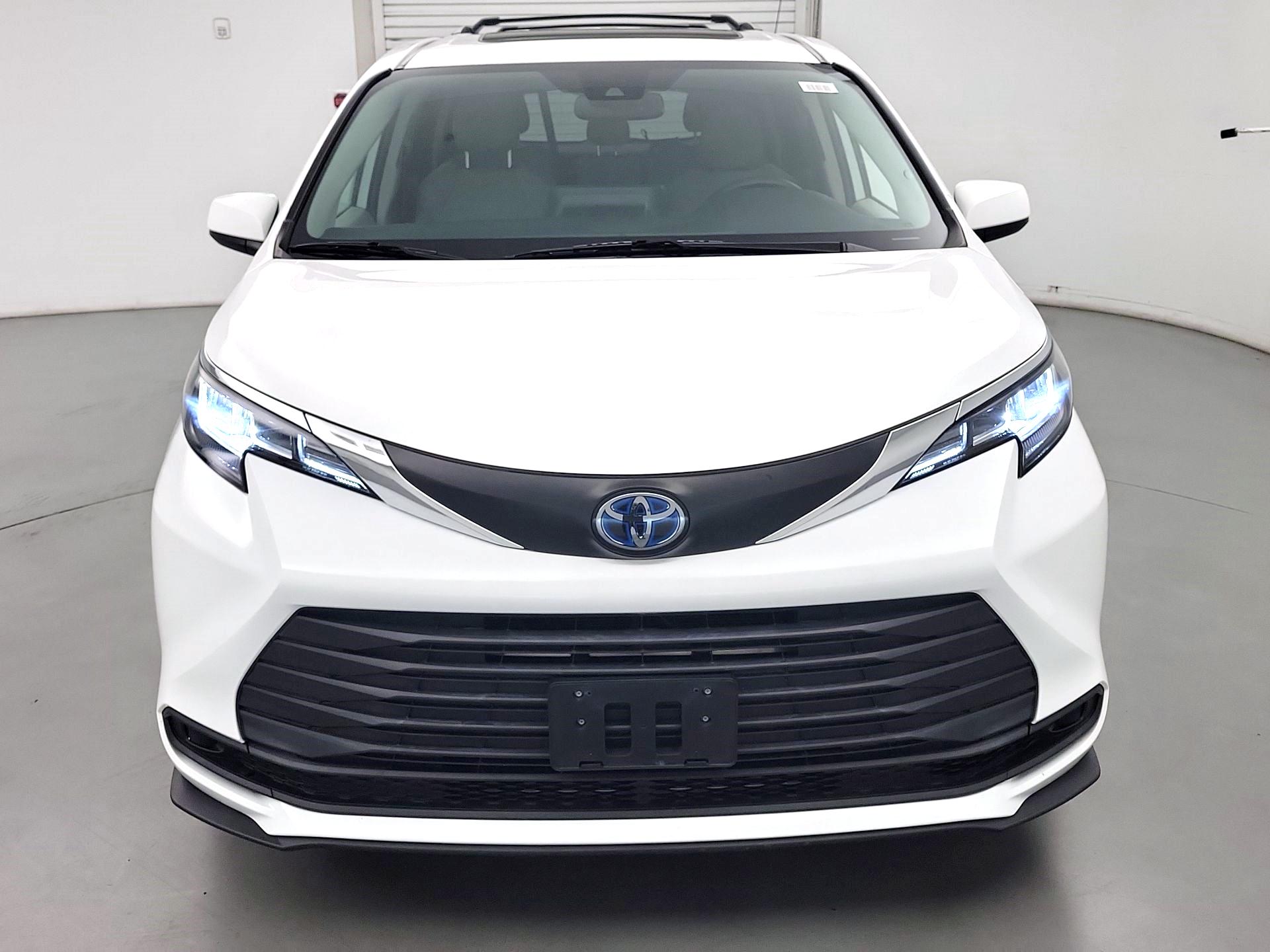 Thumbnail: 2021 Toyota Sienna - 2