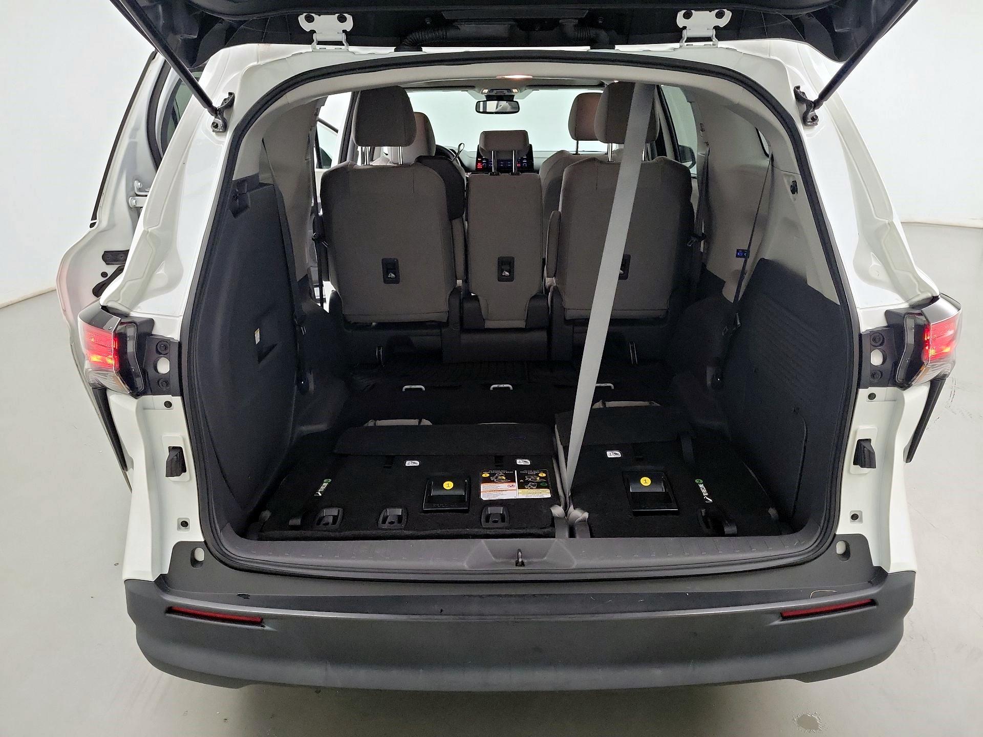 Thumbnail: 2021 Toyota Sienna - 19