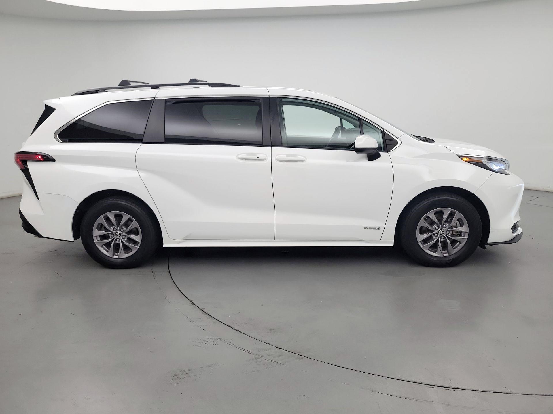 Thumbnail: 2021 Toyota Sienna - 4