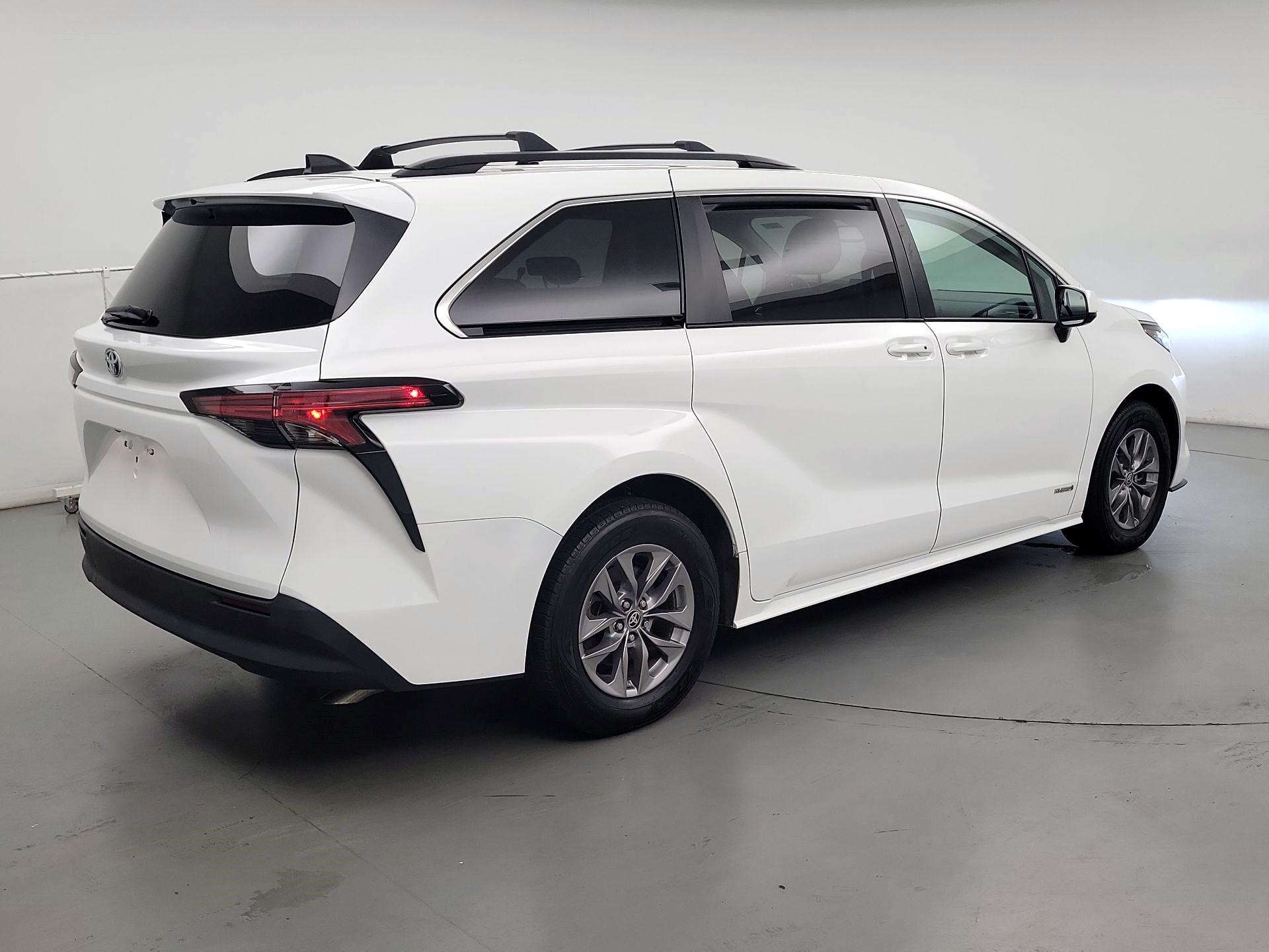 Thumbnail: 2021 Toyota Sienna - 5