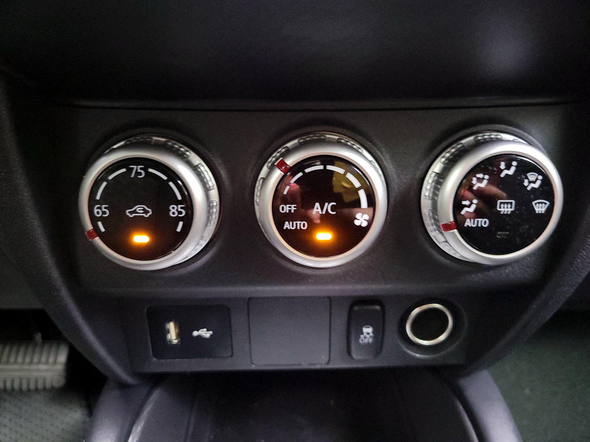 Thumbnail: 2023 Mitsubishi Outlander Sport - 16