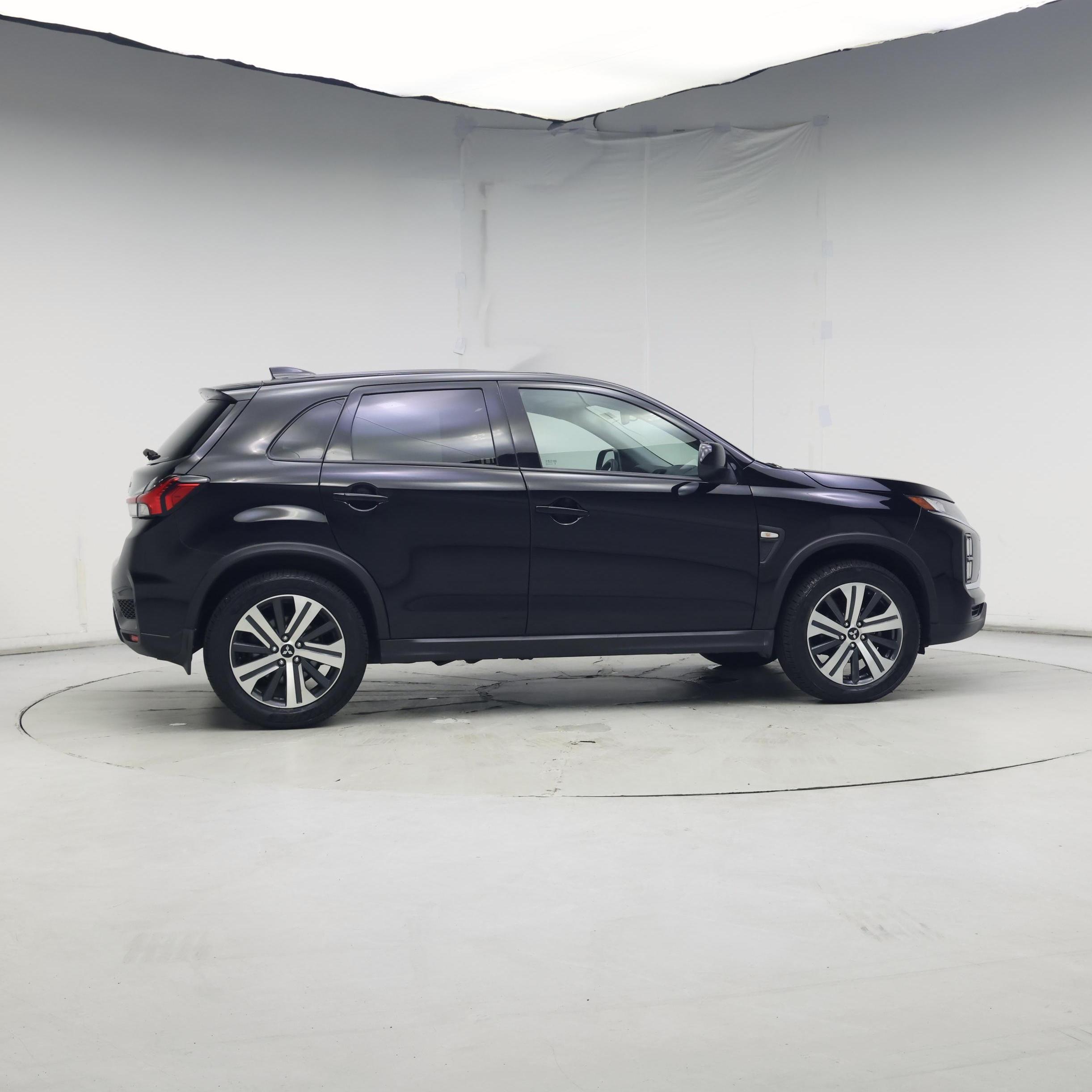 Thumbnail: 2023 Mitsubishi Outlander Sport - 7