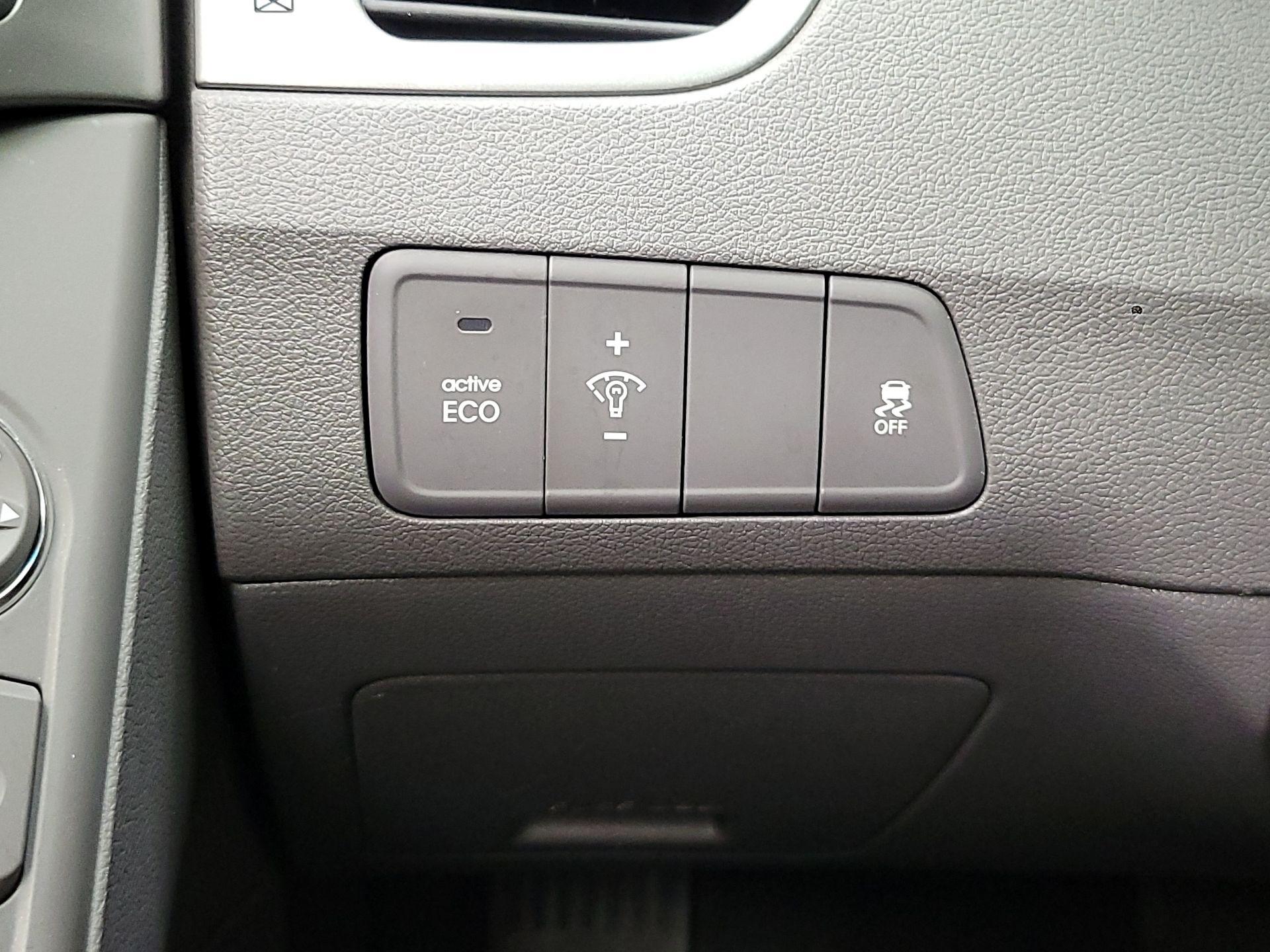 Thumbnail: 2013 Hyundai Elantra - 13