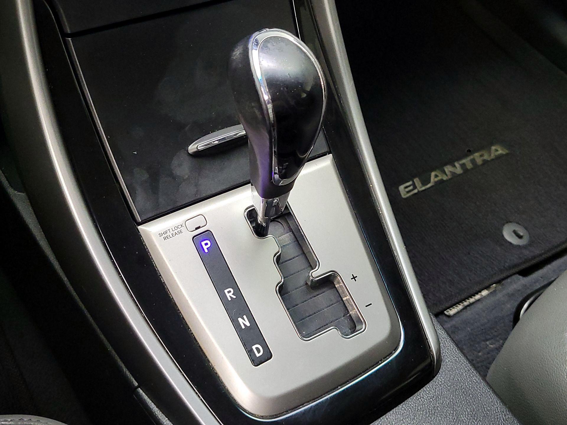 Thumbnail: 2013 Hyundai Elantra - 18