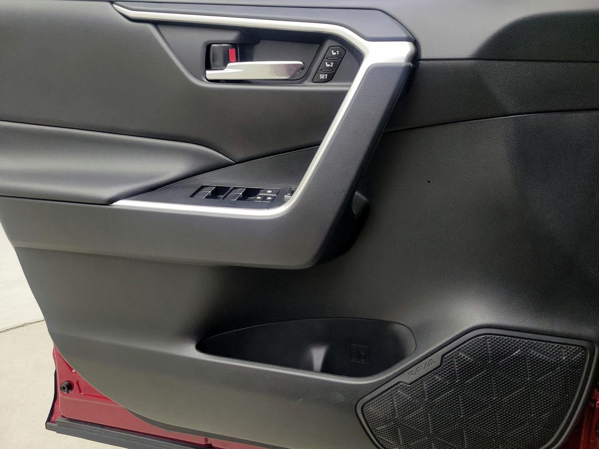 Thumbnail: 2021 Toyota RAV4 - 12