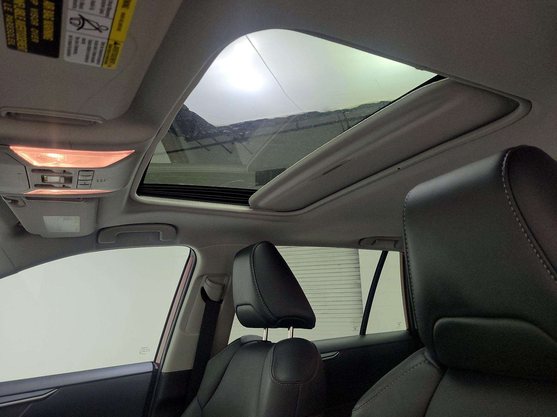 Thumbnail: 2021 Toyota RAV4 - 19