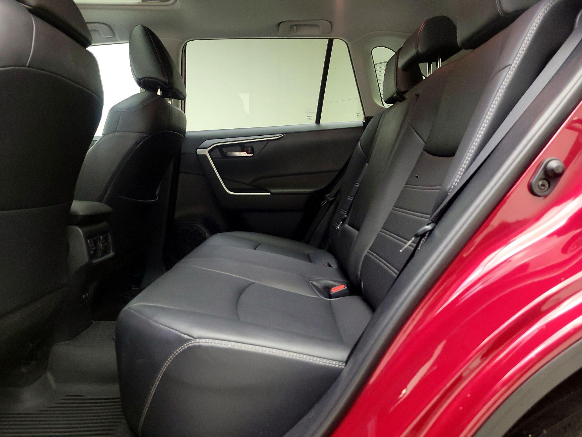 Thumbnail: 2021 Toyota RAV4 - 20