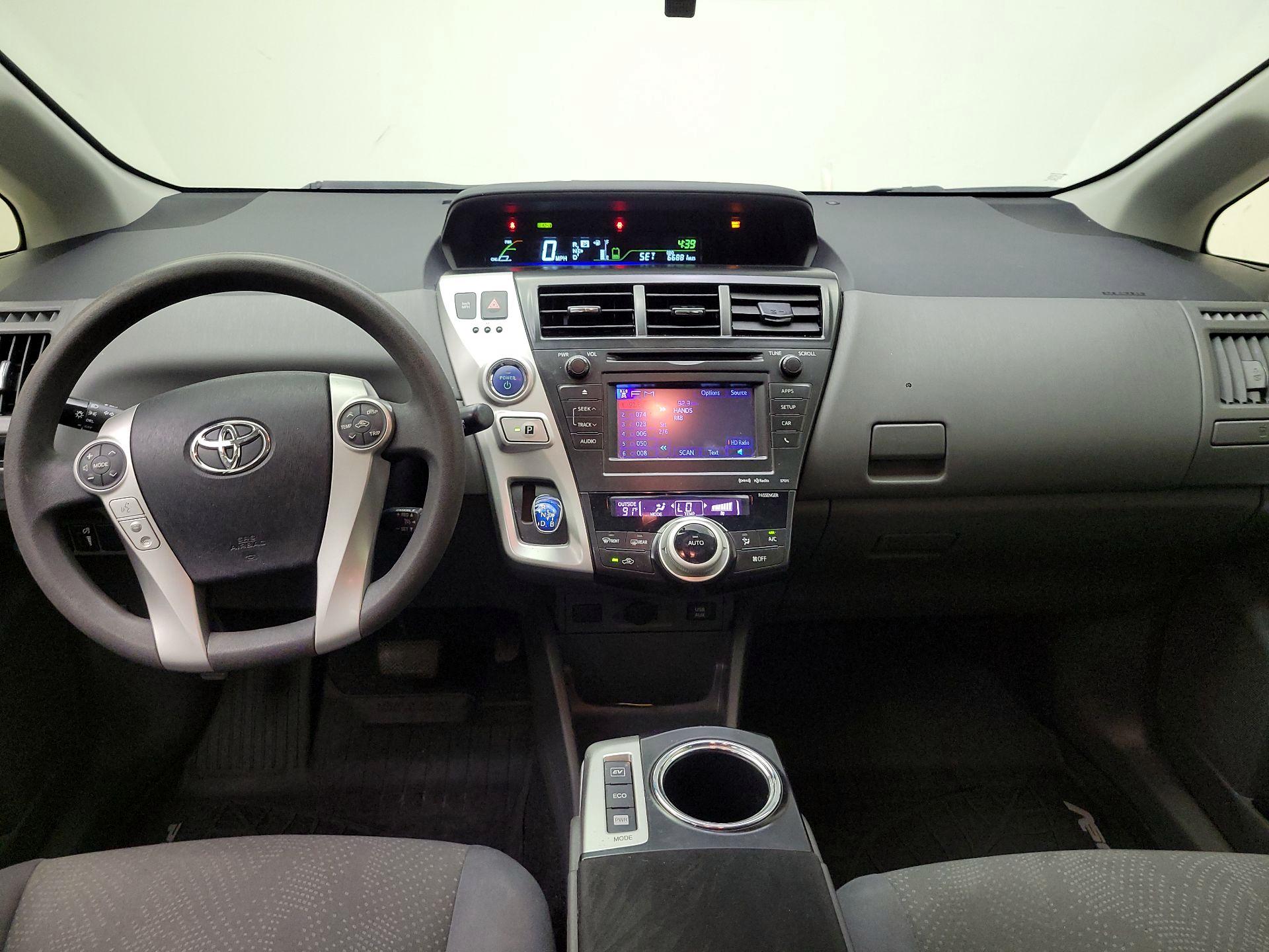 Thumbnail: 2014 Toyota Prius v - 9