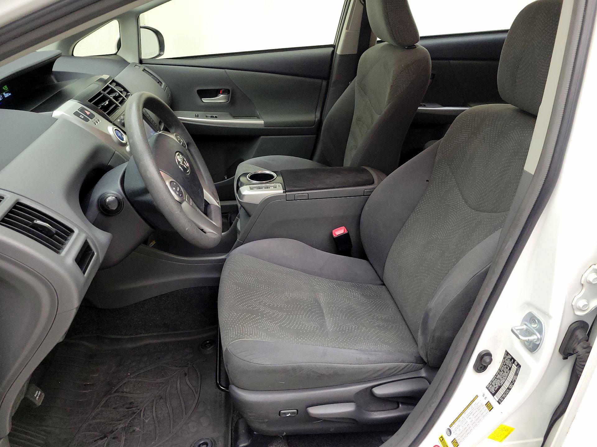 Thumbnail: 2014 Toyota Prius v - 11