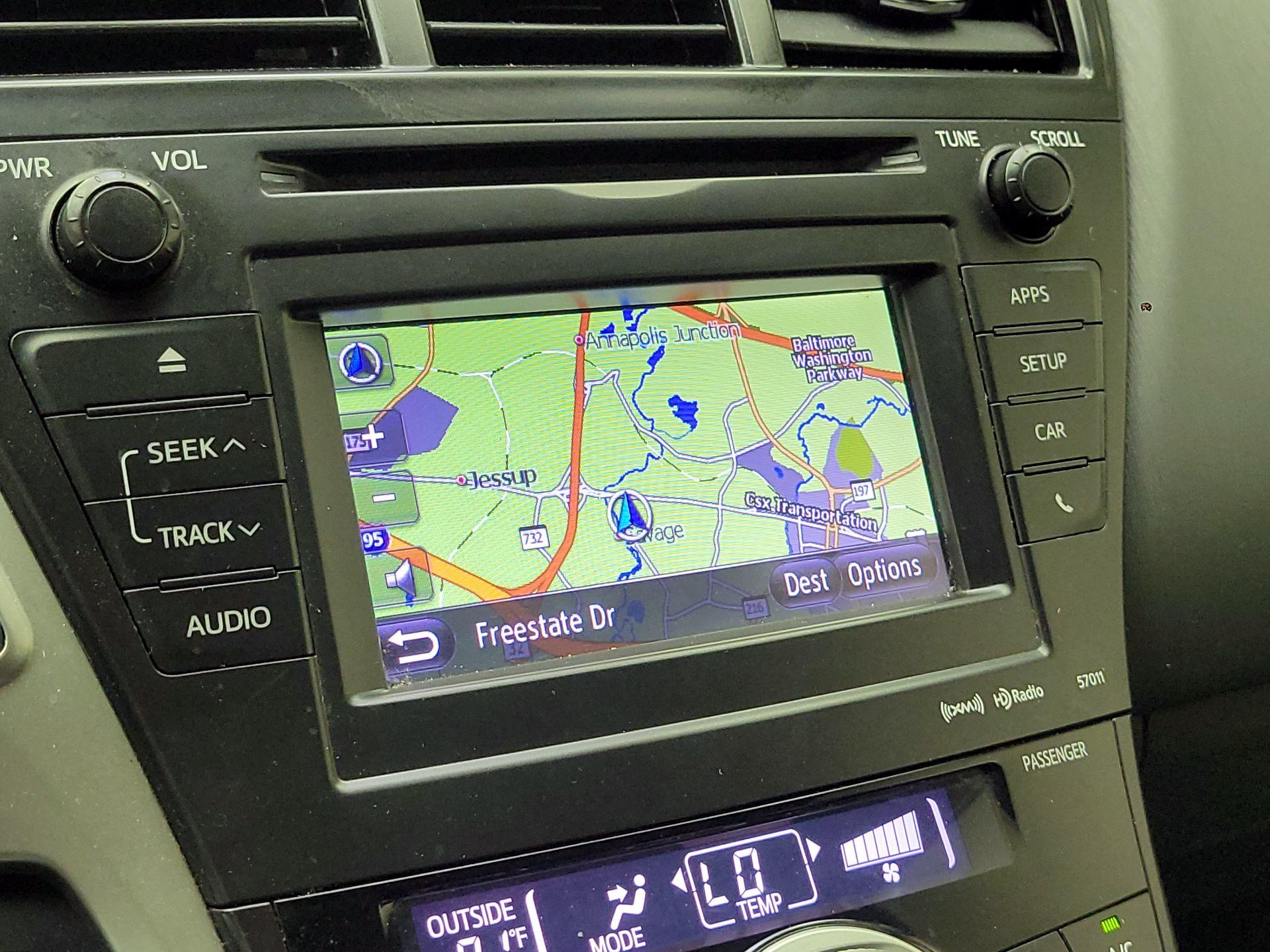 Thumbnail: 2014 Toyota Prius v - 14