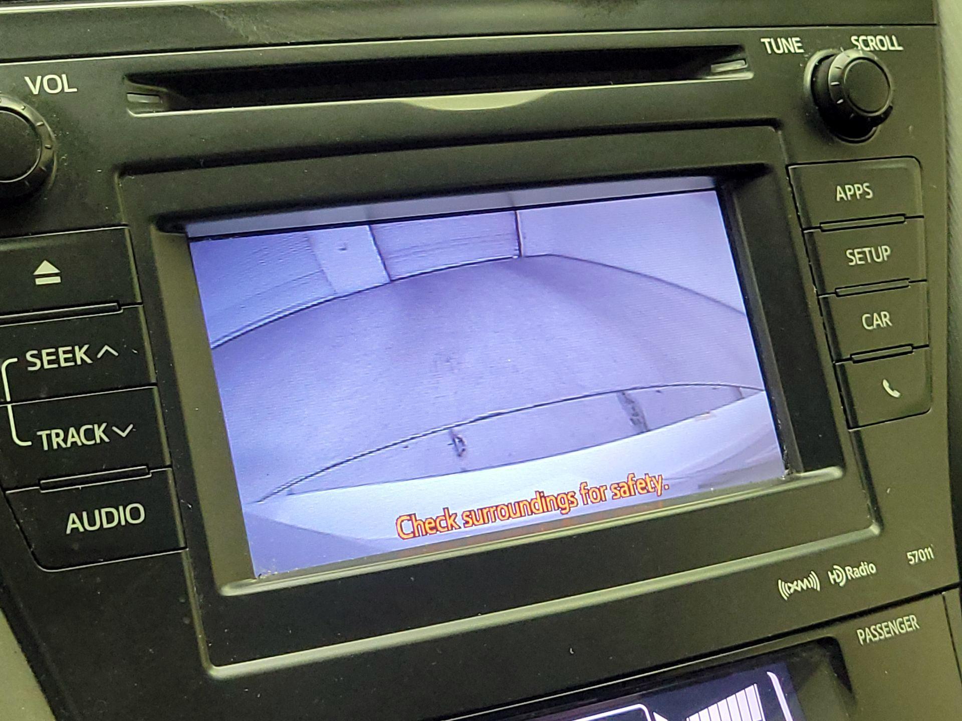 Thumbnail: 2014 Toyota Prius v - 15