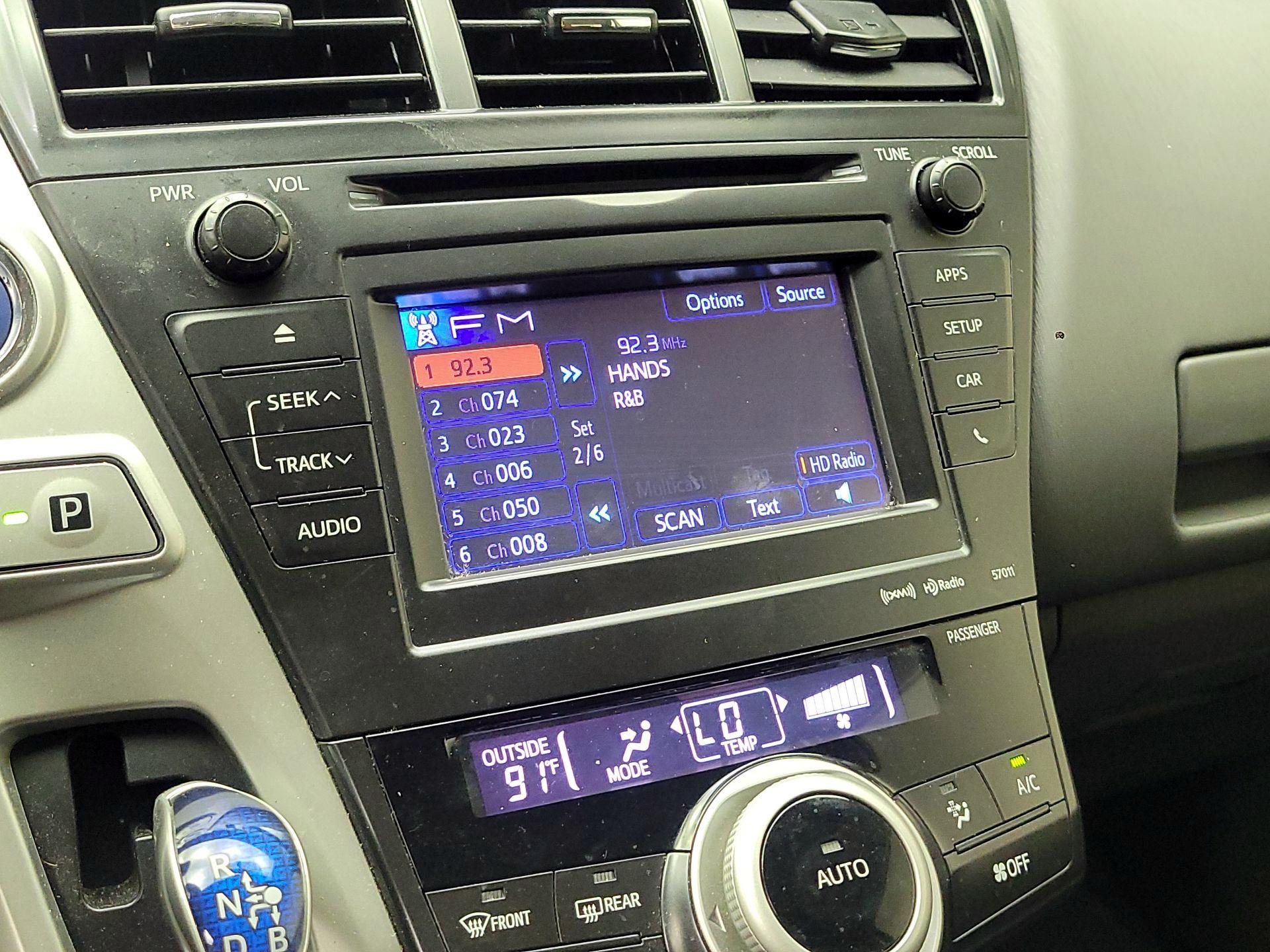 Thumbnail: 2014 Toyota Prius v - 16