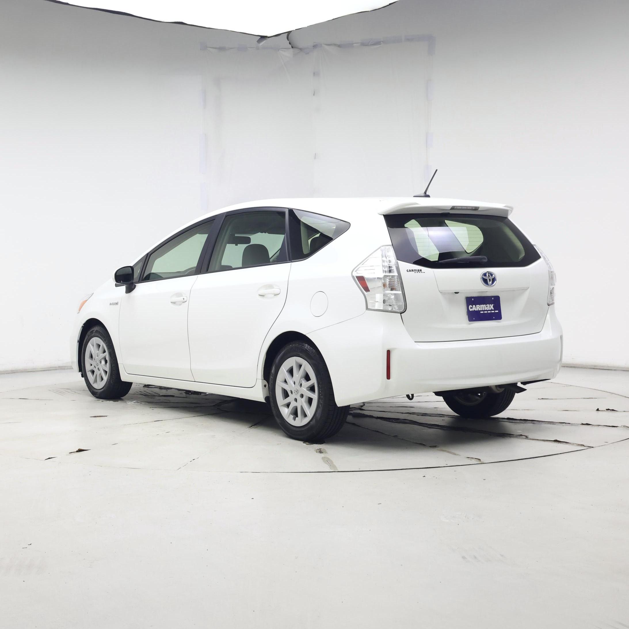 Thumbnail: 2014 Toyota Prius v - 2
