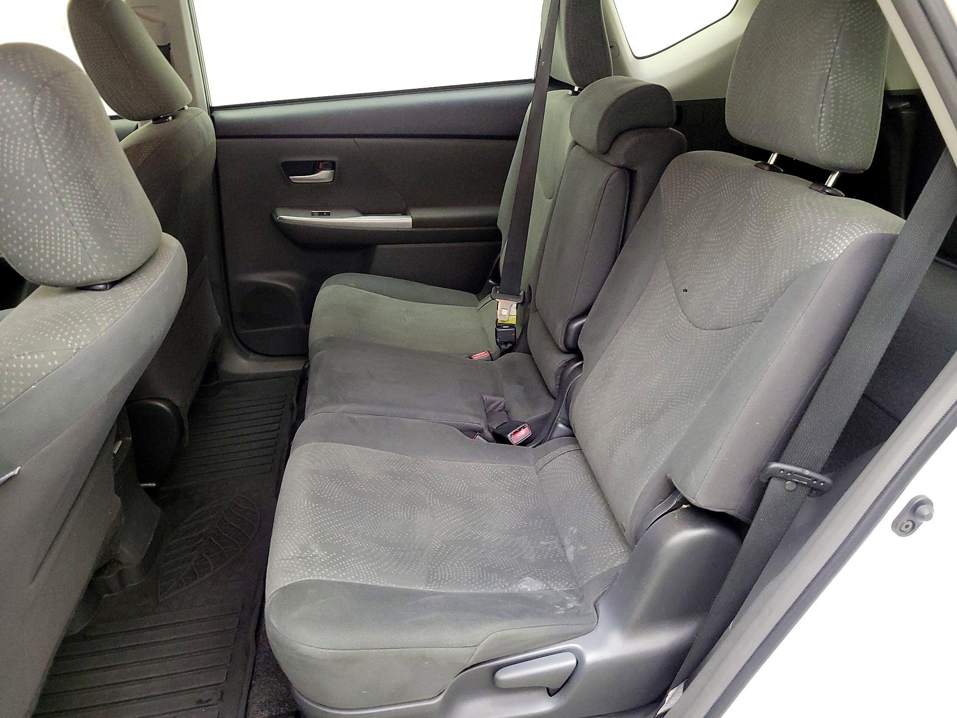 Thumbnail: 2014 Toyota Prius v - 20