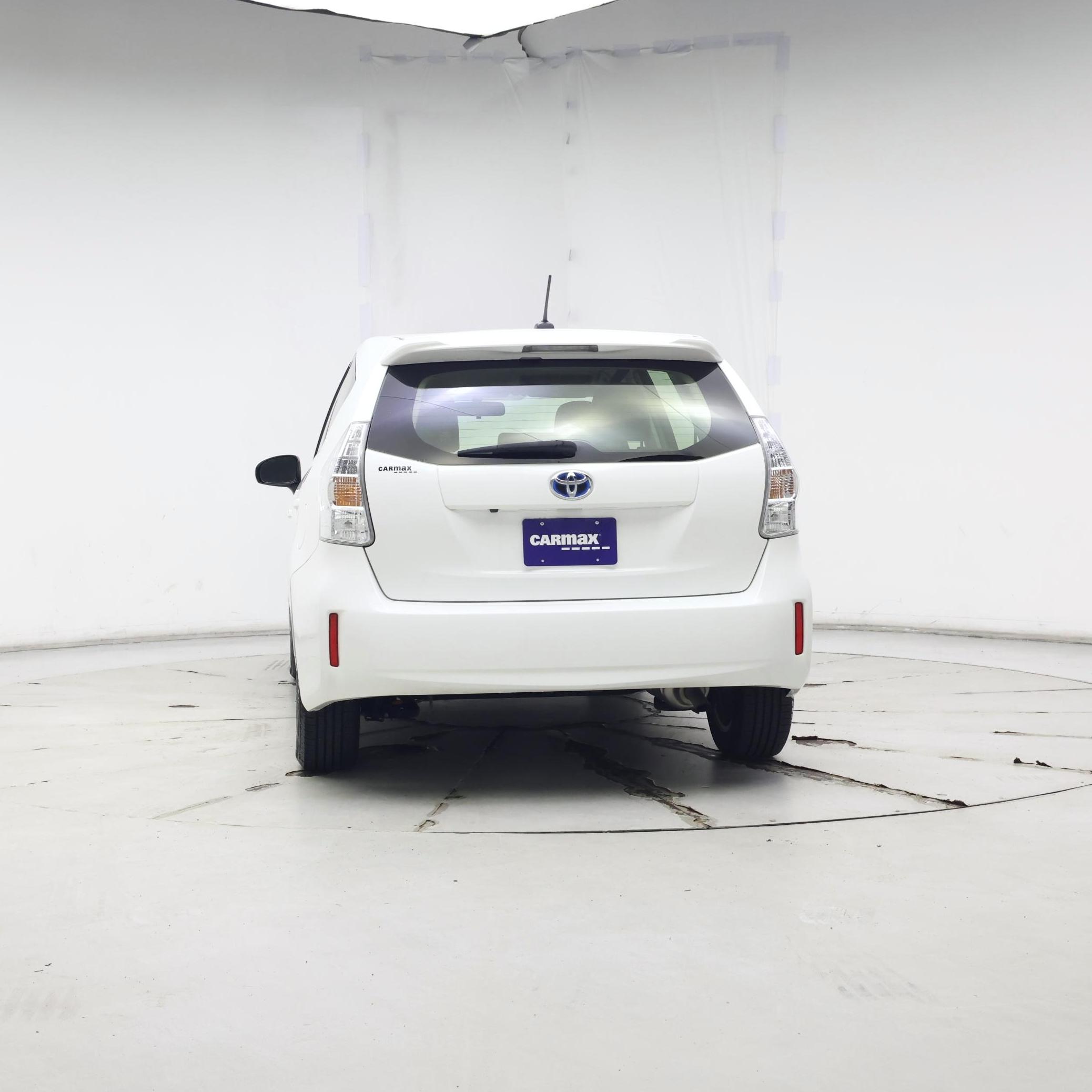 Thumbnail: 2014 Toyota Prius v - 6