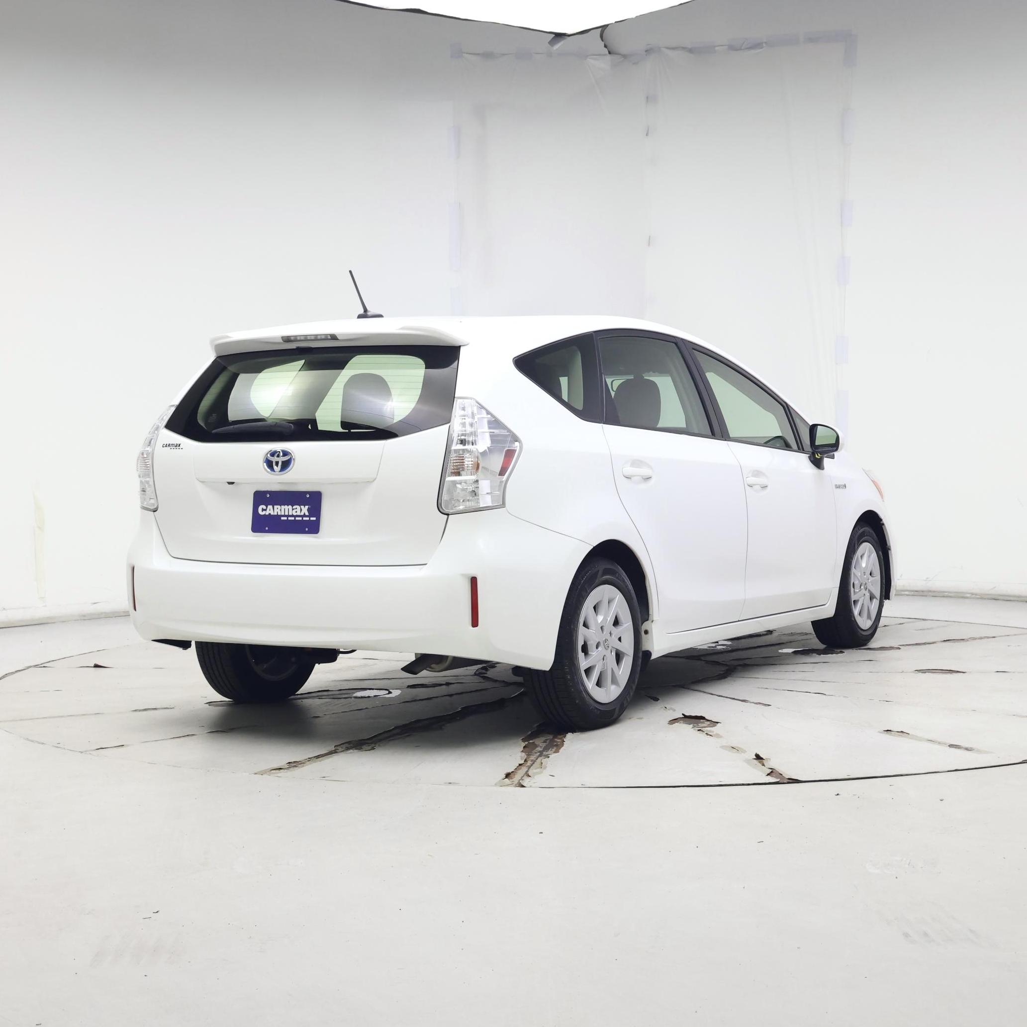 Thumbnail: 2014 Toyota Prius v - 8