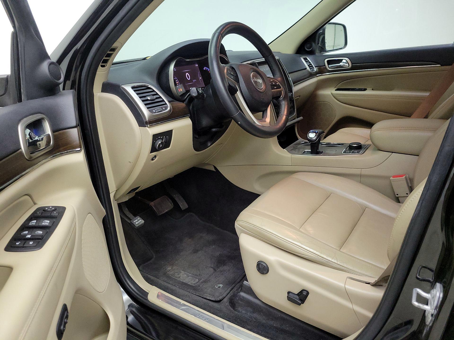 Thumbnail: 2015 Jeep Grand Cherokee - 11