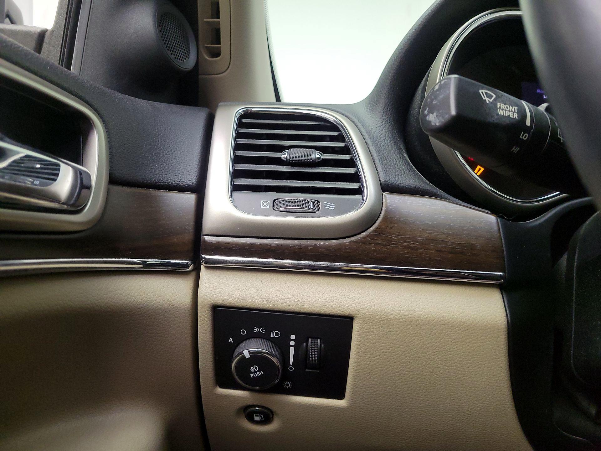 Thumbnail: 2015 Jeep Grand Cherokee - 13