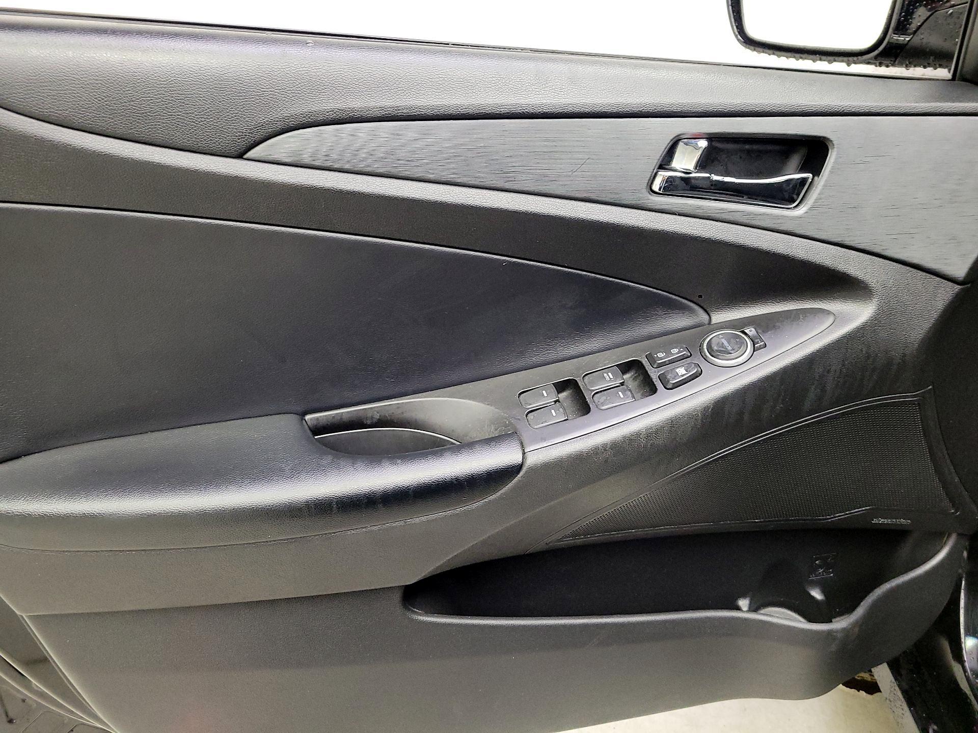 Thumbnail: 2013 Hyundai Sonata - 12