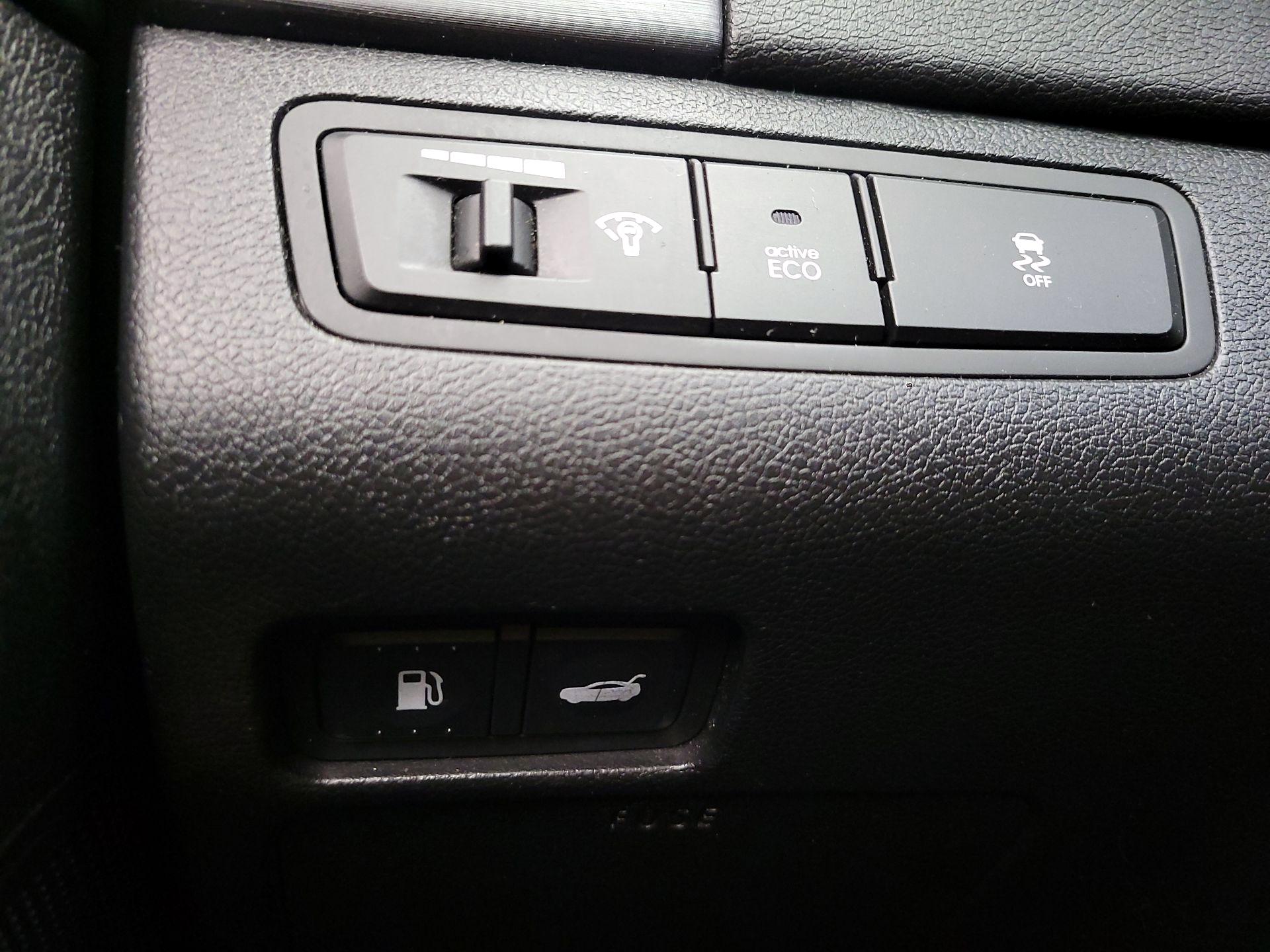Thumbnail: 2013 Hyundai Sonata - 13