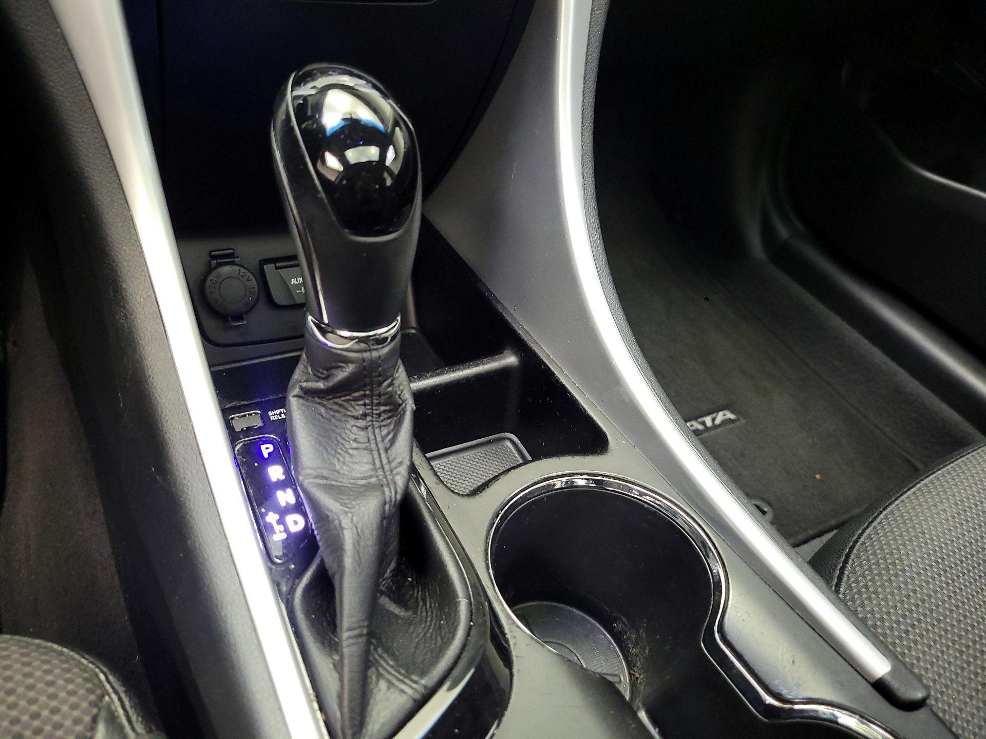 Thumbnail: 2013 Hyundai Sonata - 18