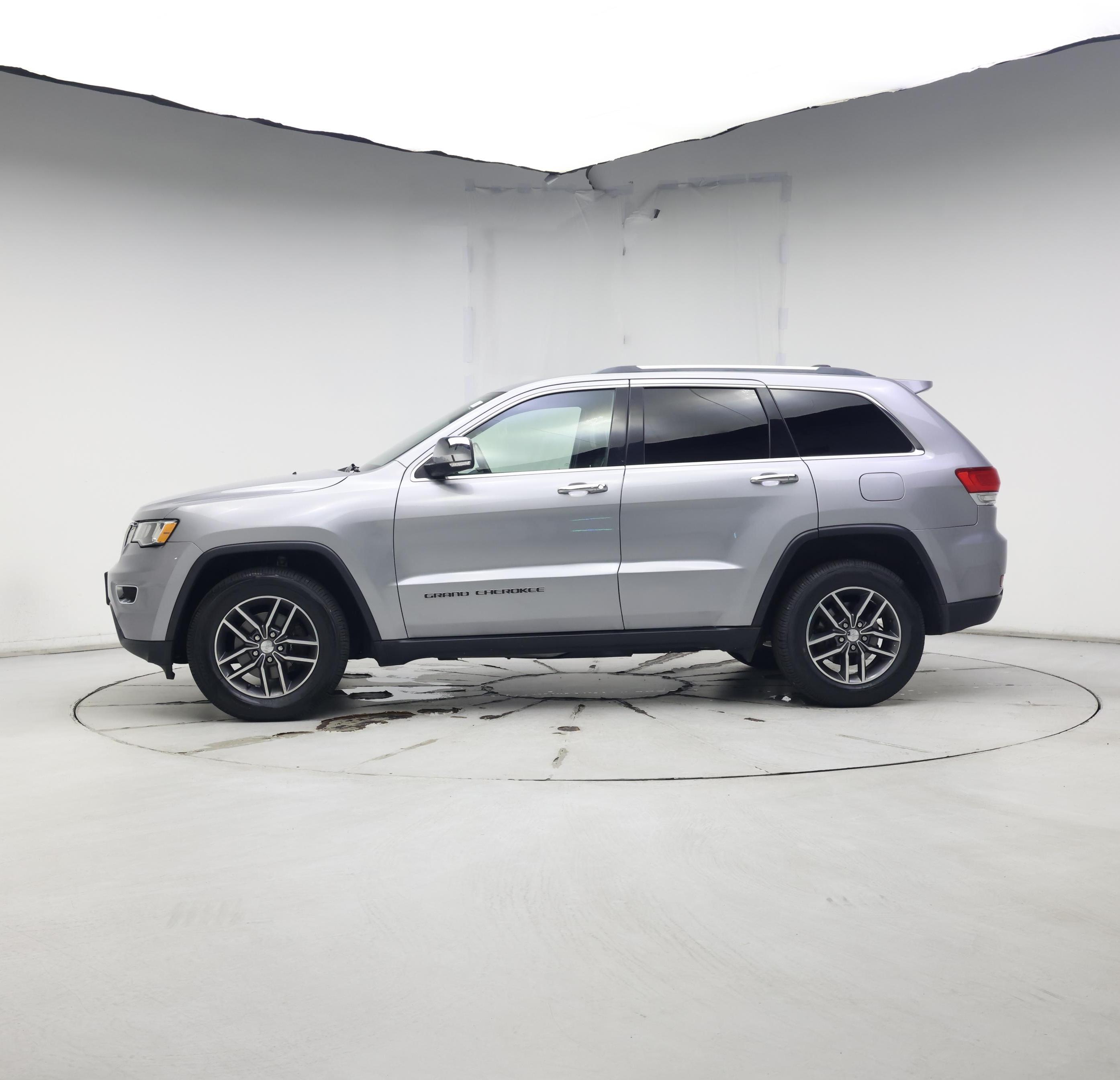 Thumbnail: 2018 Jeep Grand Cherokee - 3