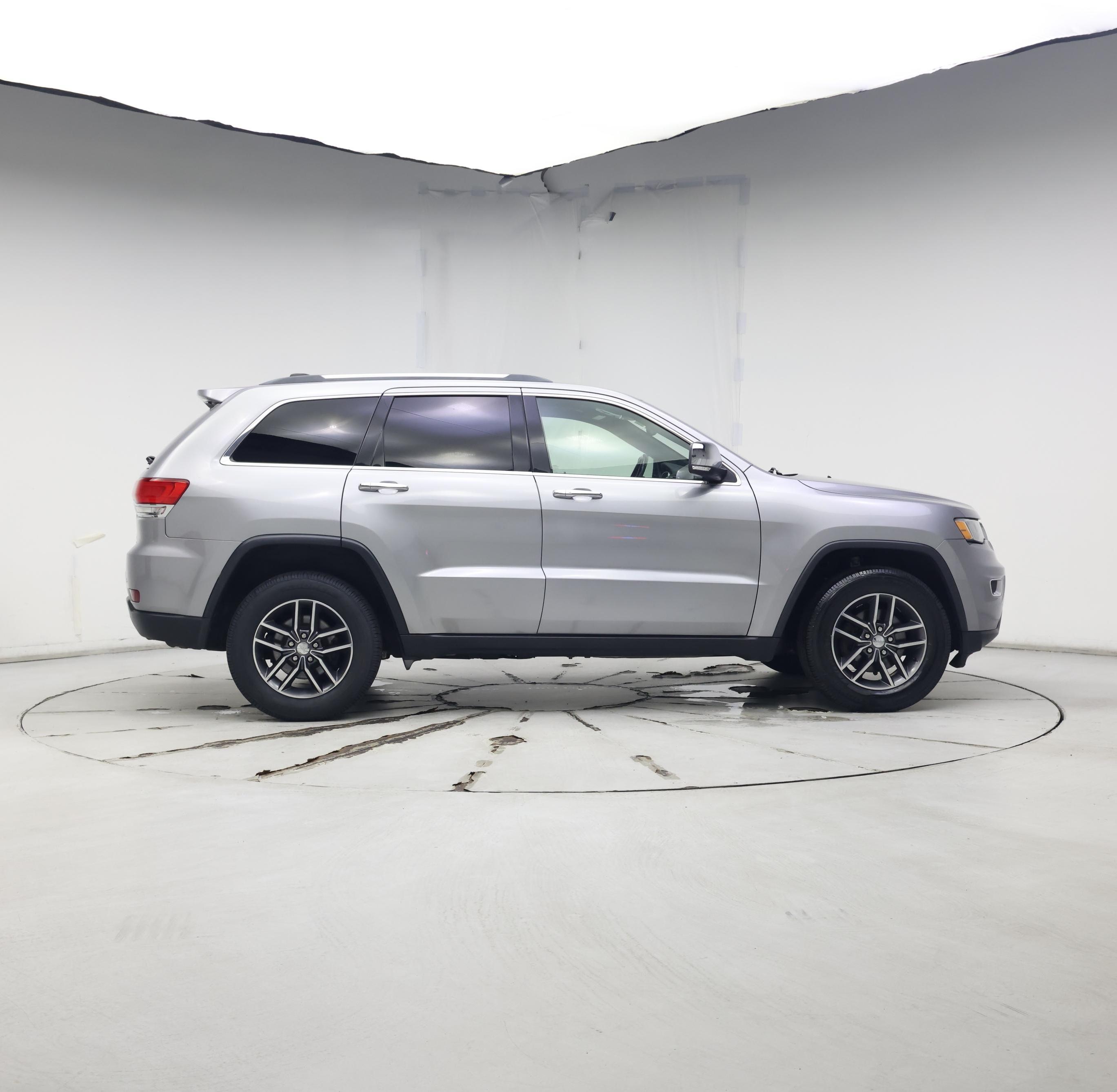 Thumbnail: 2018 Jeep Grand Cherokee - 7