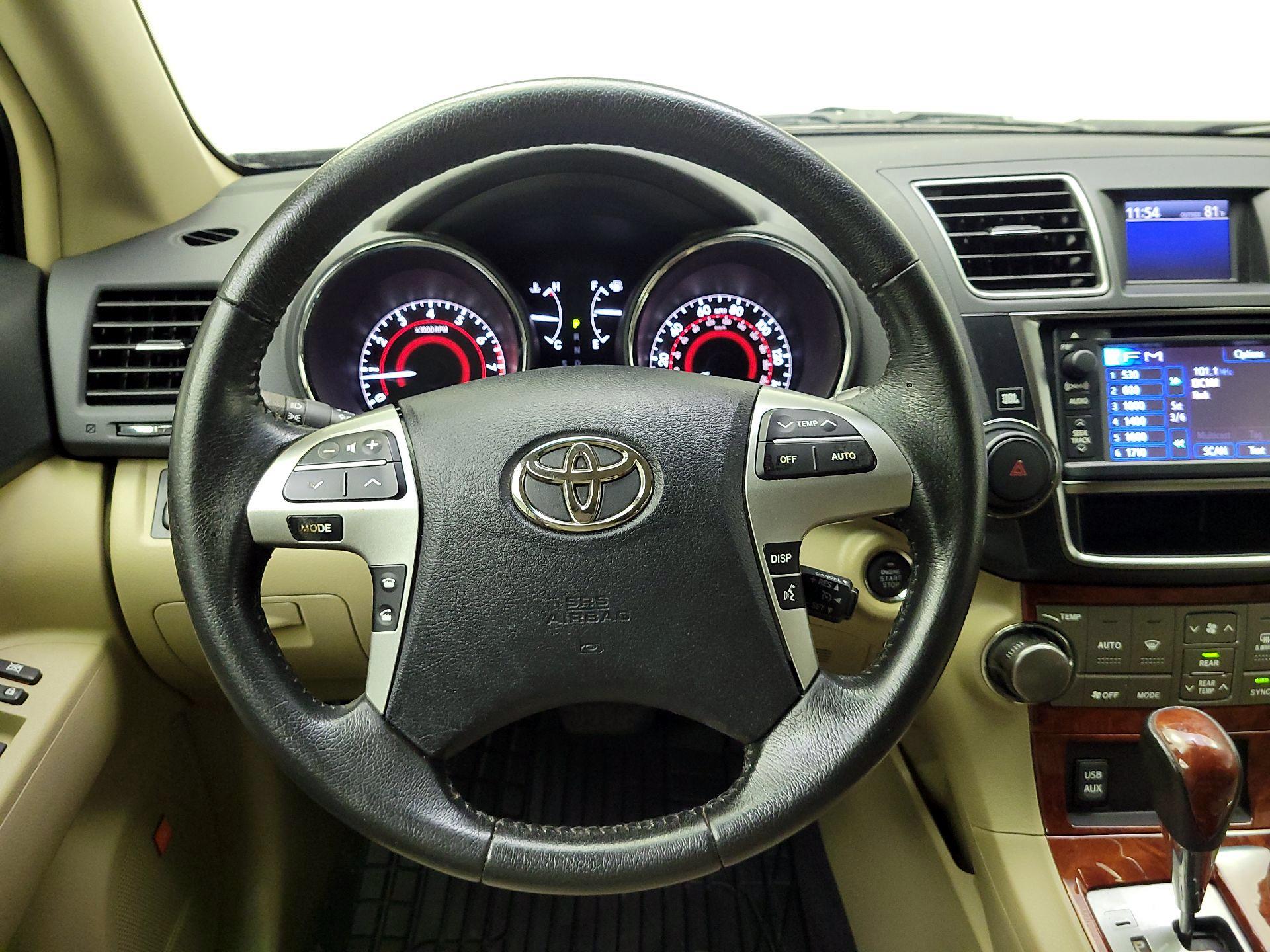 Thumbnail: 2013 Toyota Highlander - 10