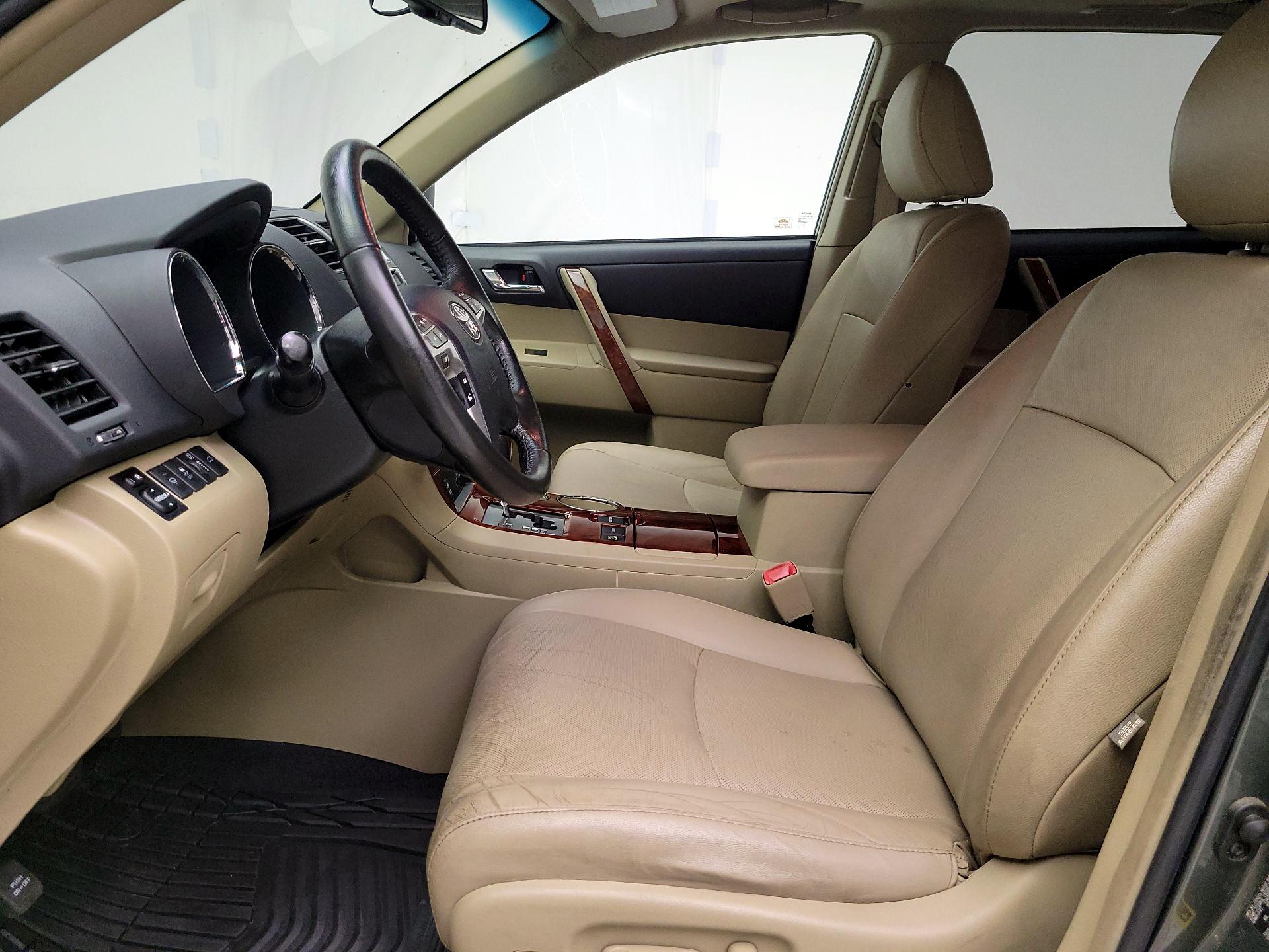 Thumbnail: 2013 Toyota Highlander - 11