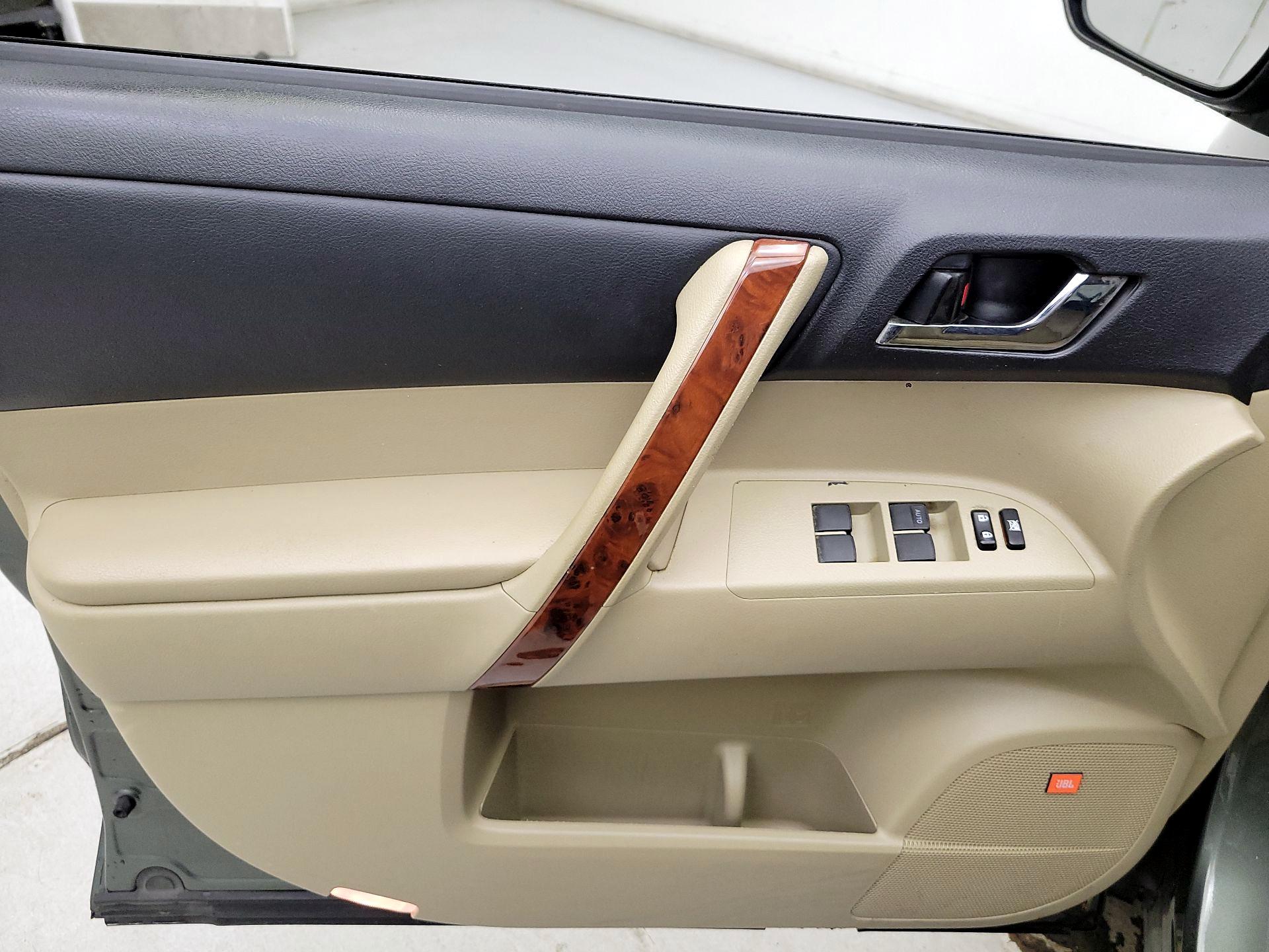Thumbnail: 2013 Toyota Highlander - 12