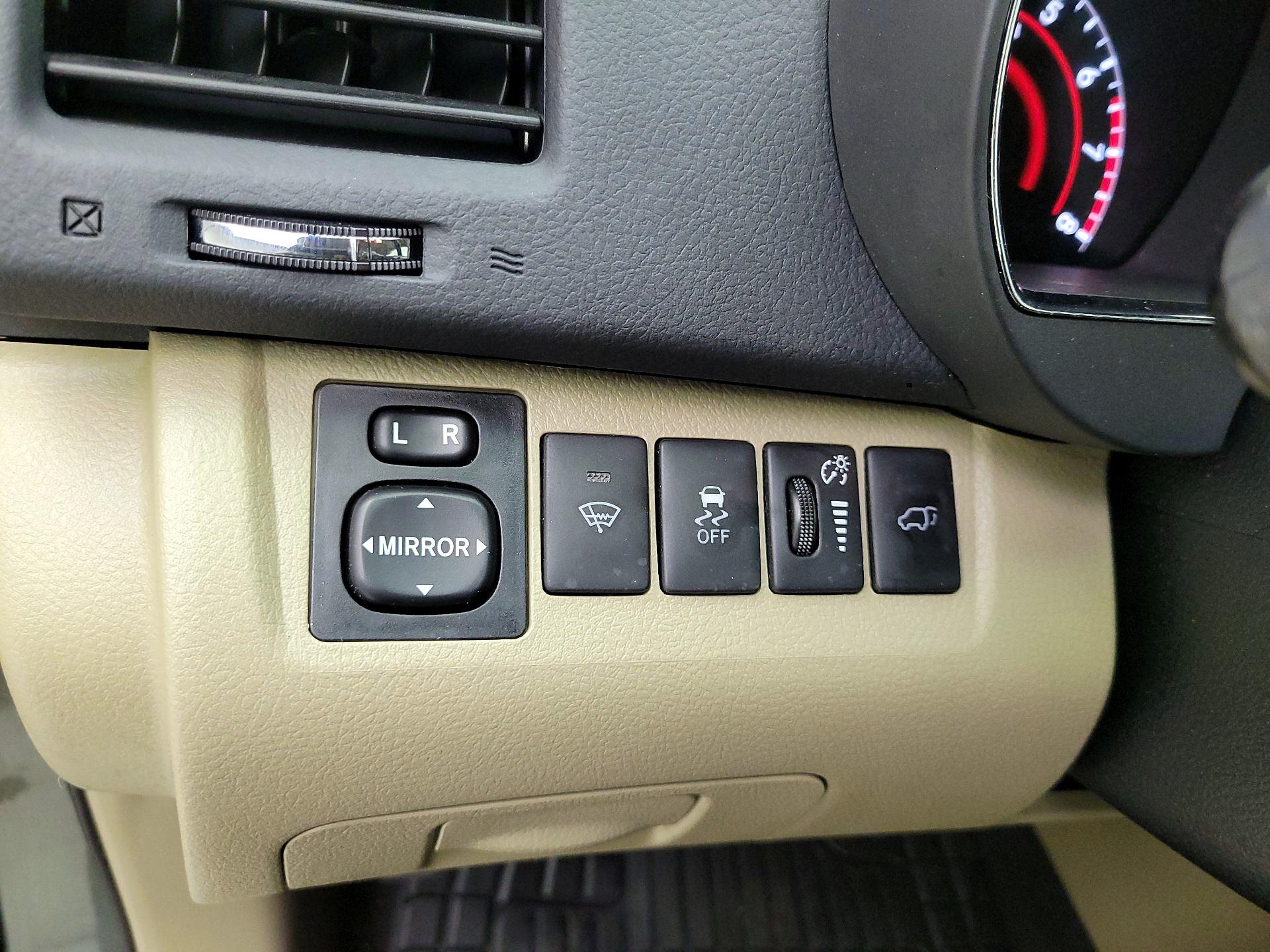 Thumbnail: 2013 Toyota Highlander - 13