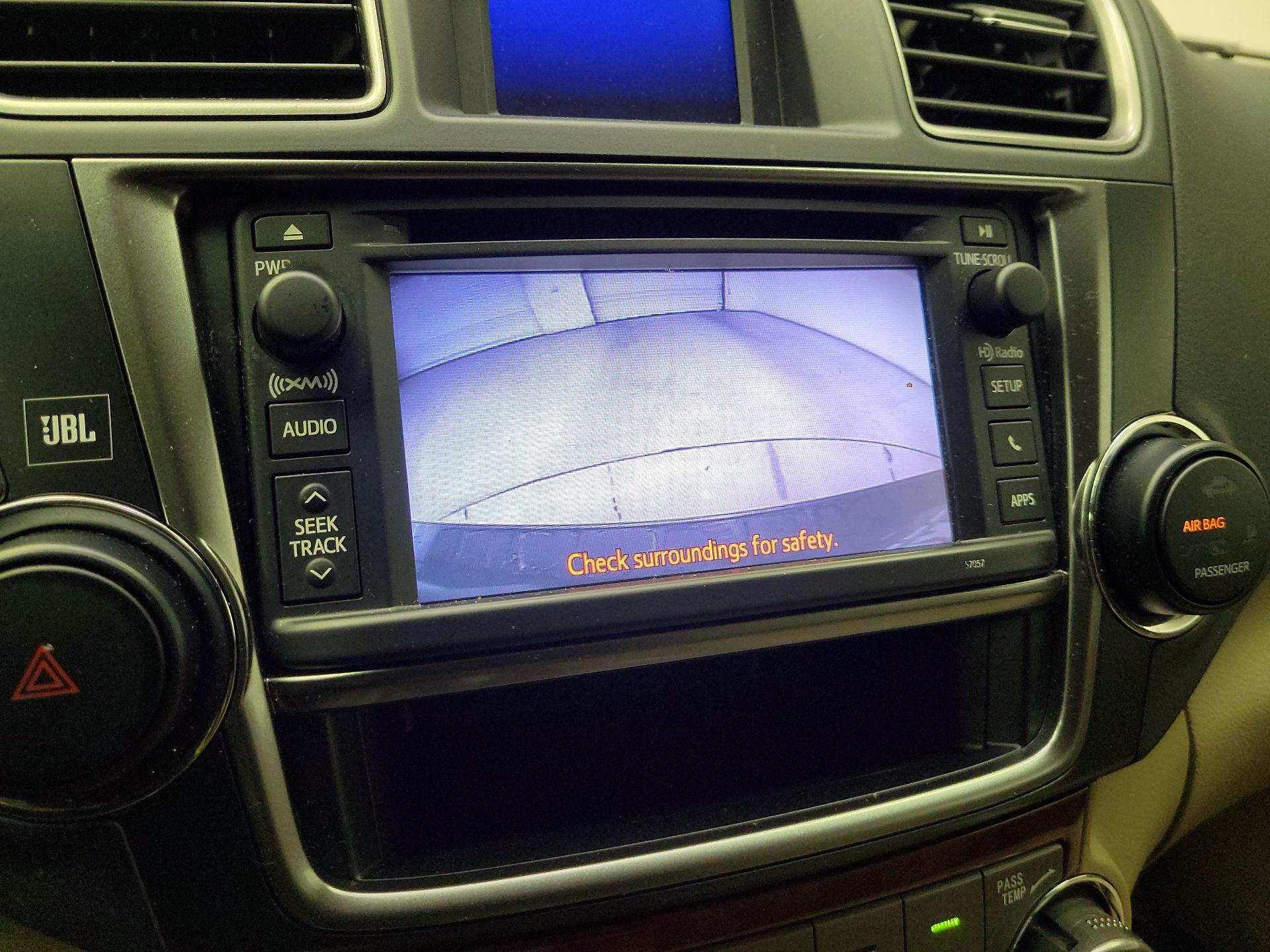 Thumbnail: 2013 Toyota Highlander - 14