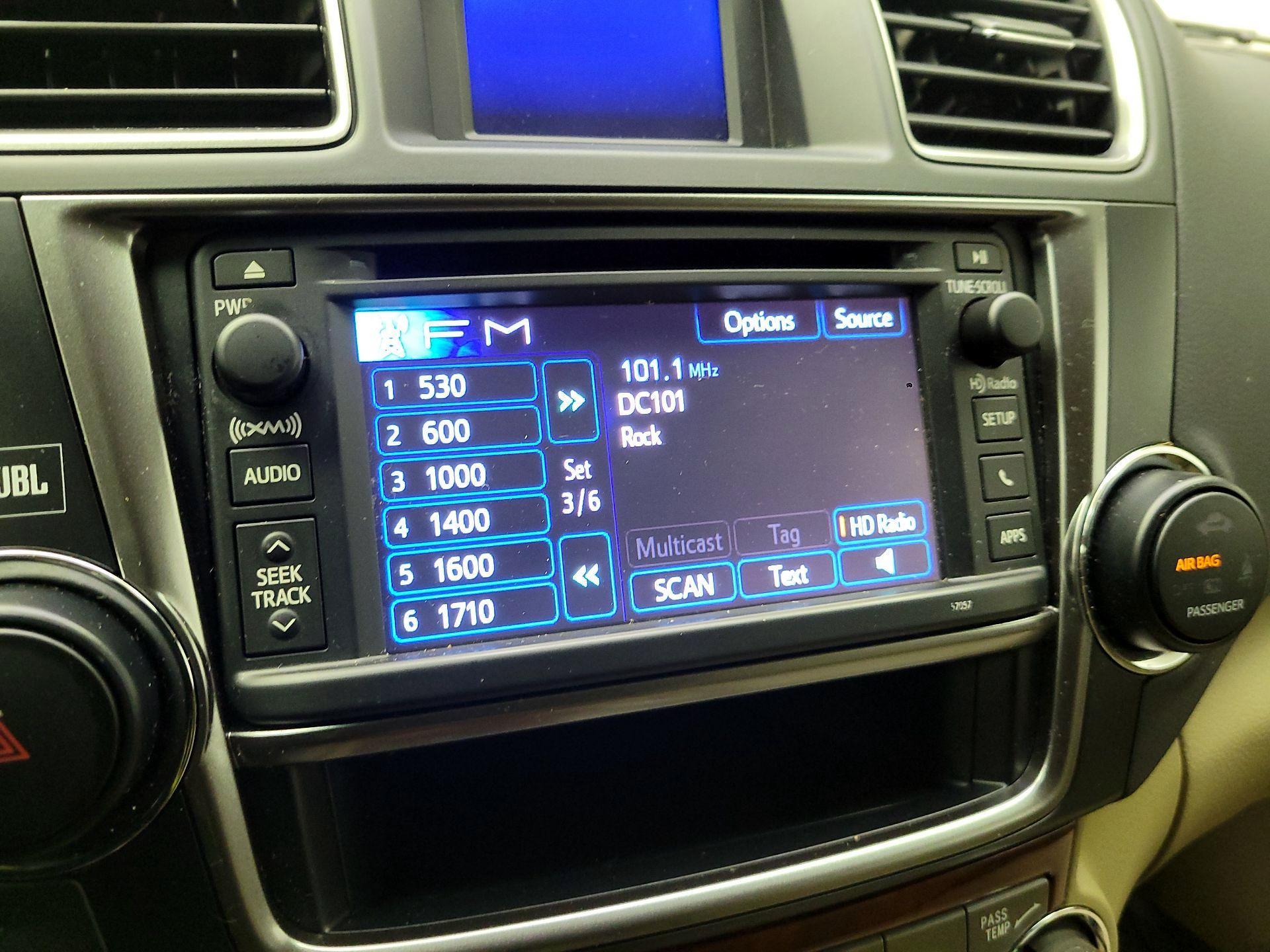 Thumbnail: 2013 Toyota Highlander - 15