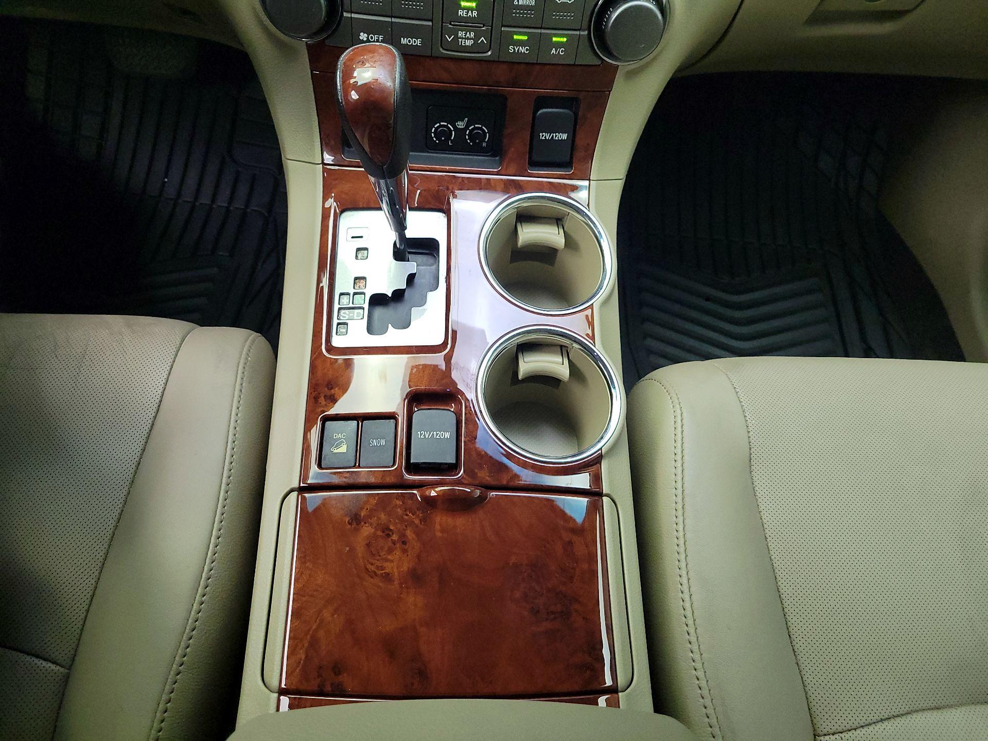 Thumbnail: 2013 Toyota Highlander - 17