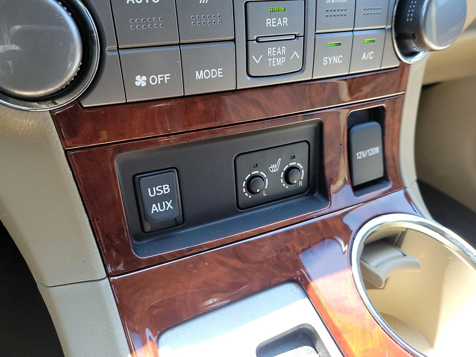 Thumbnail: 2013 Toyota Highlander - 18