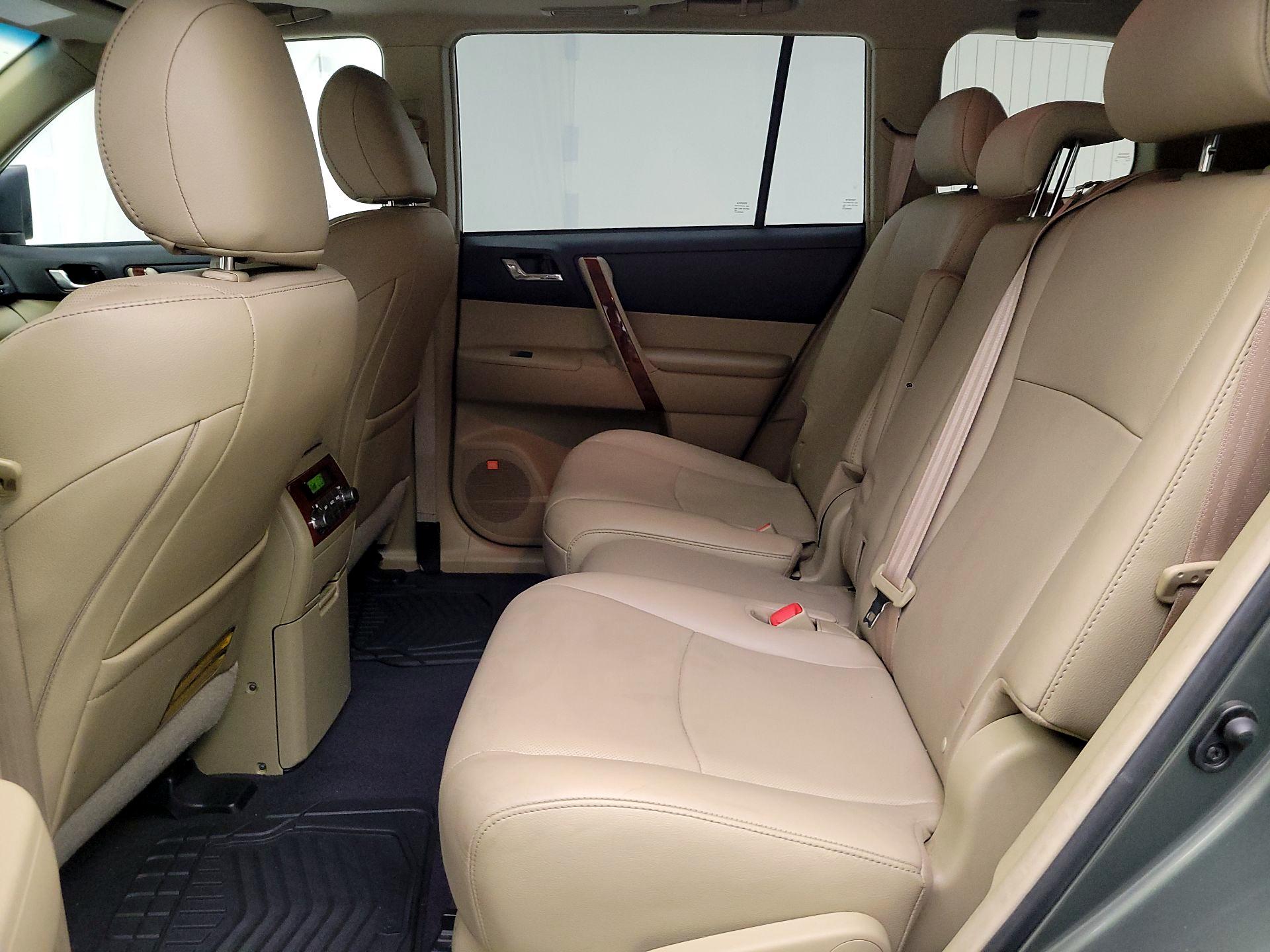 Thumbnail: 2013 Toyota Highlander - 20