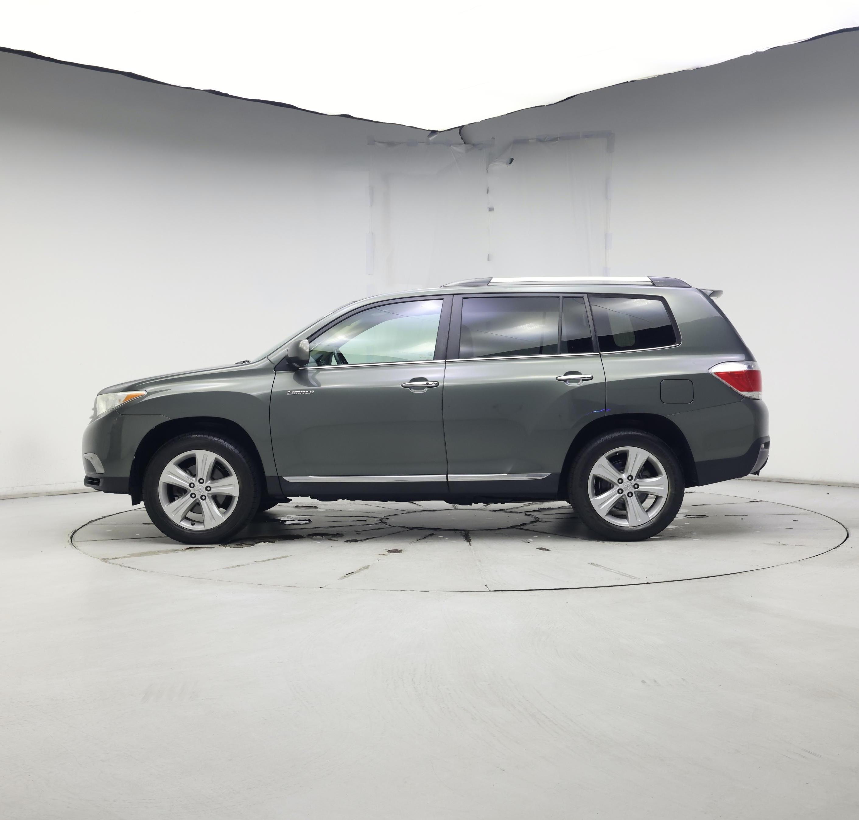 Thumbnail: 2013 Toyota Highlander - 3