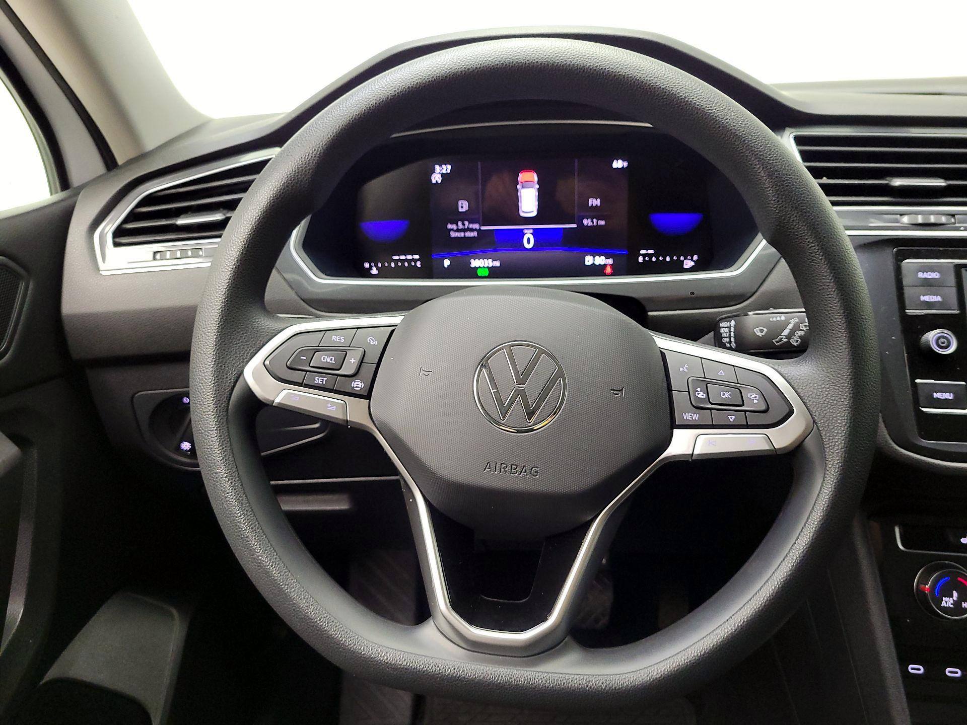 Thumbnail: 2023 Volkswagen Tiguan - 10