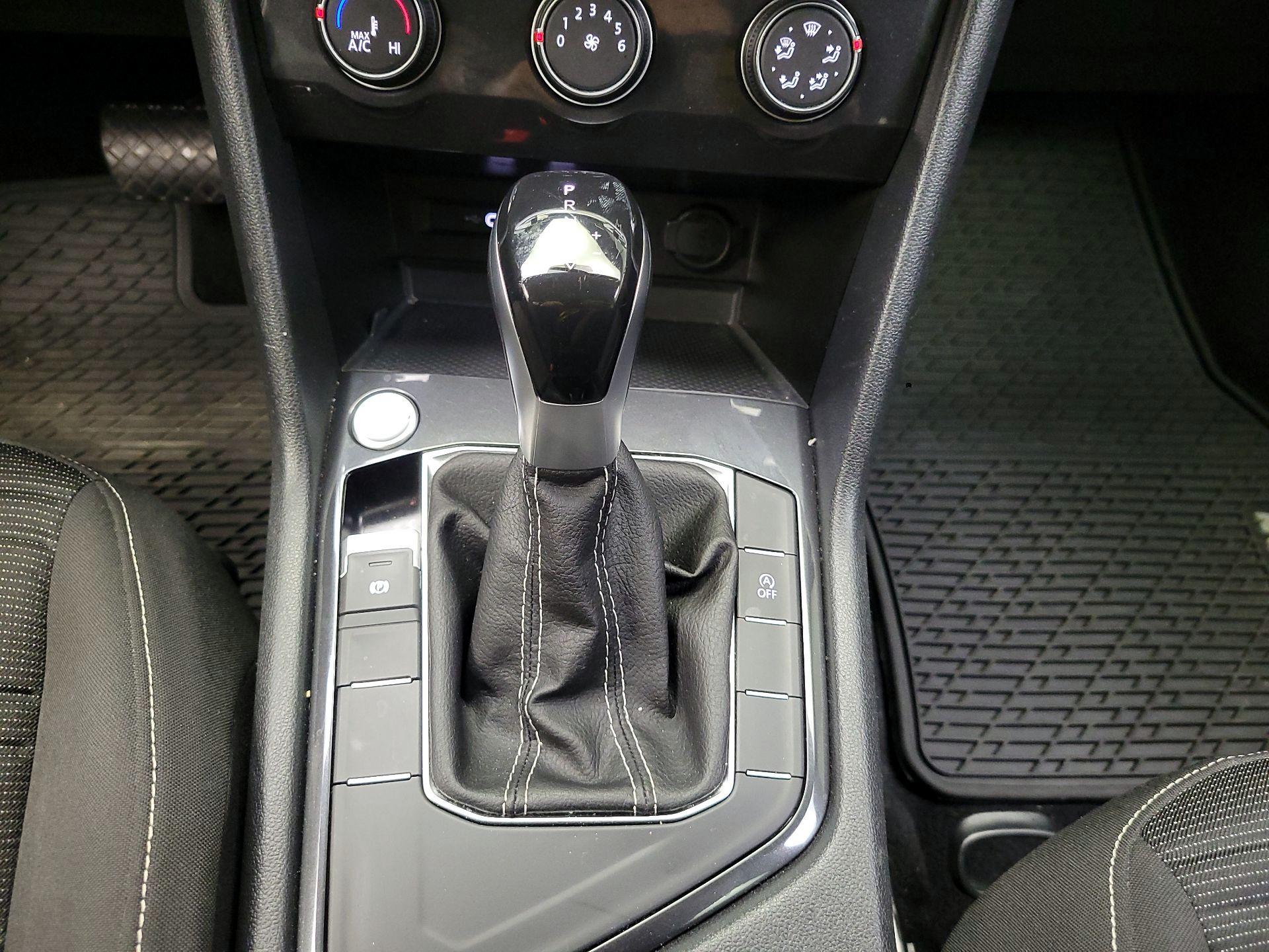 Thumbnail: 2023 Volkswagen Tiguan - 17