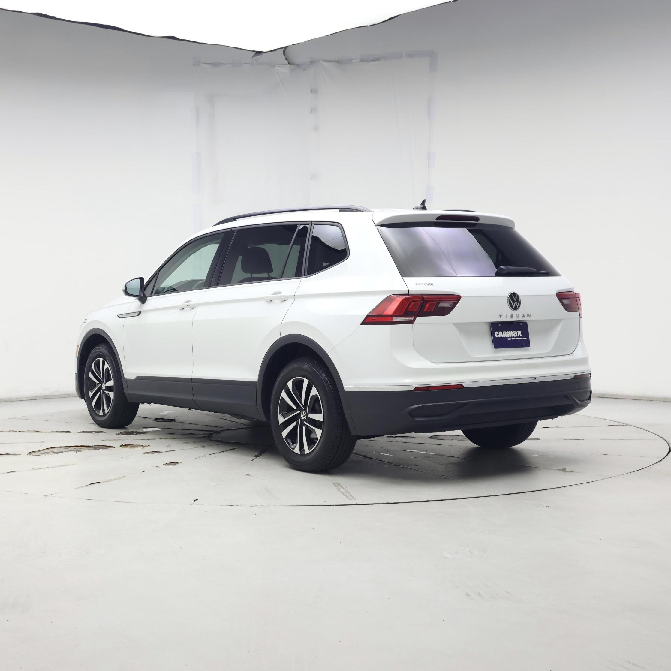 Thumbnail: 2023 Volkswagen Tiguan - 2