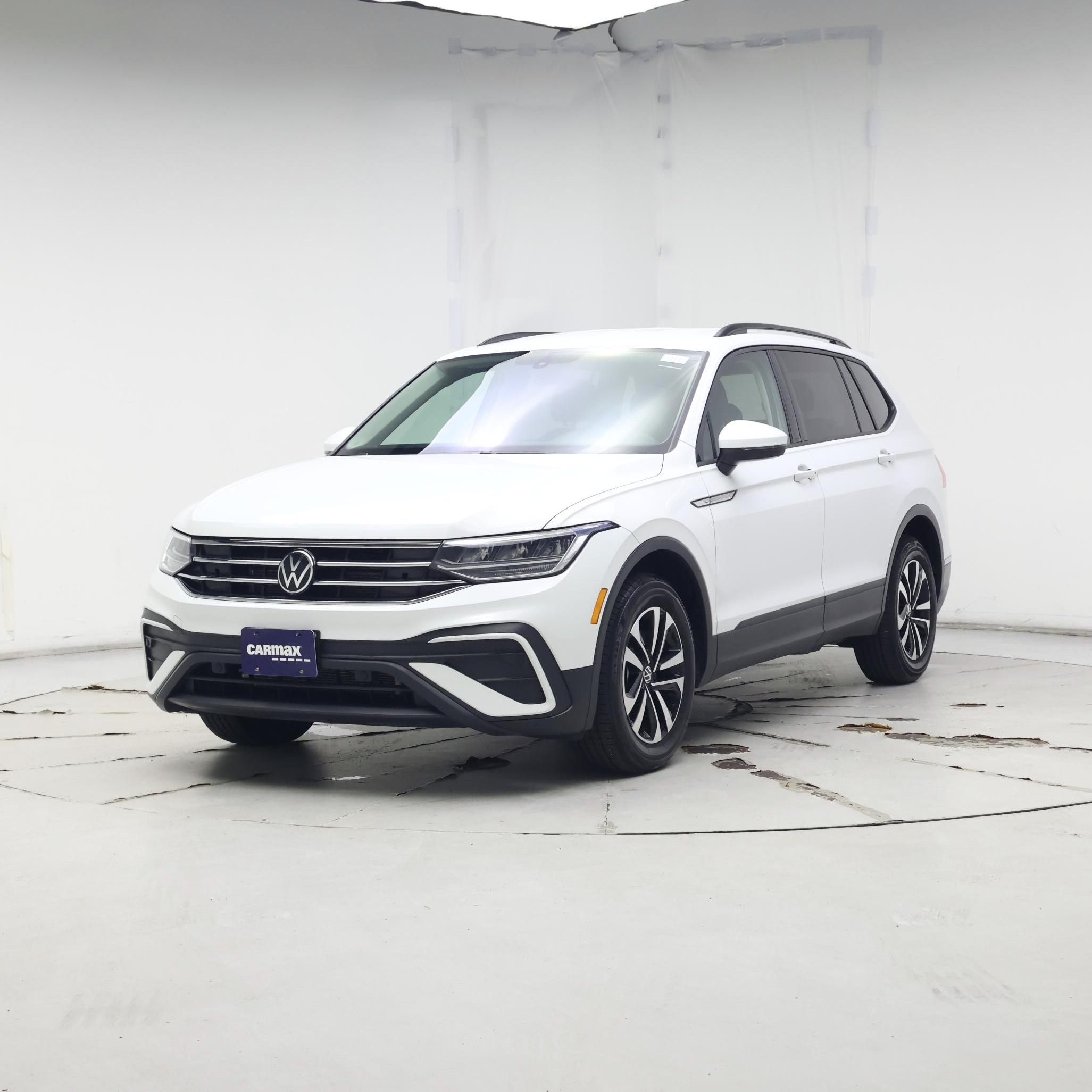 Thumbnail: 2023 Volkswagen Tiguan - 4
