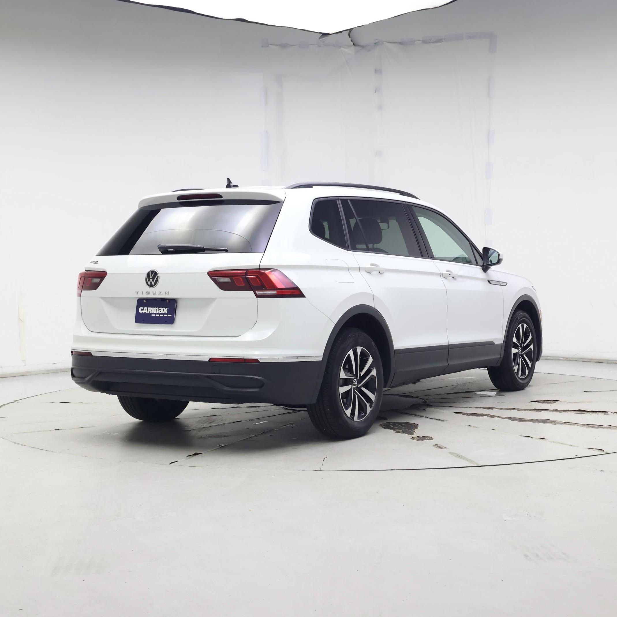 Thumbnail: 2023 Volkswagen Tiguan - 8