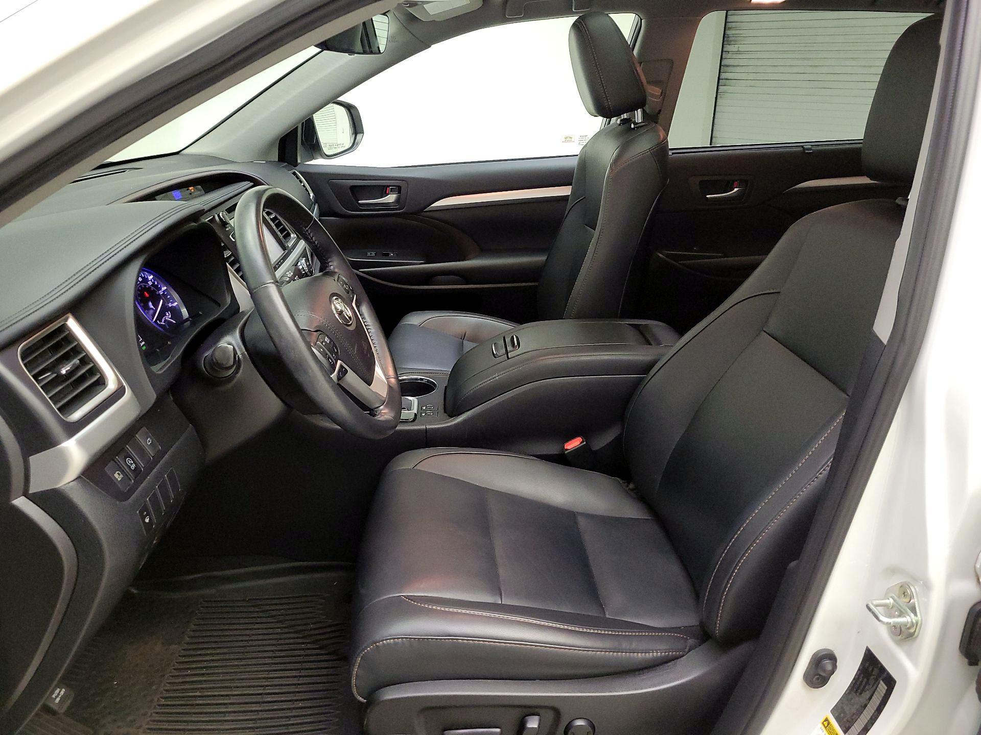 Thumbnail: 2019 Toyota Highlander - 11