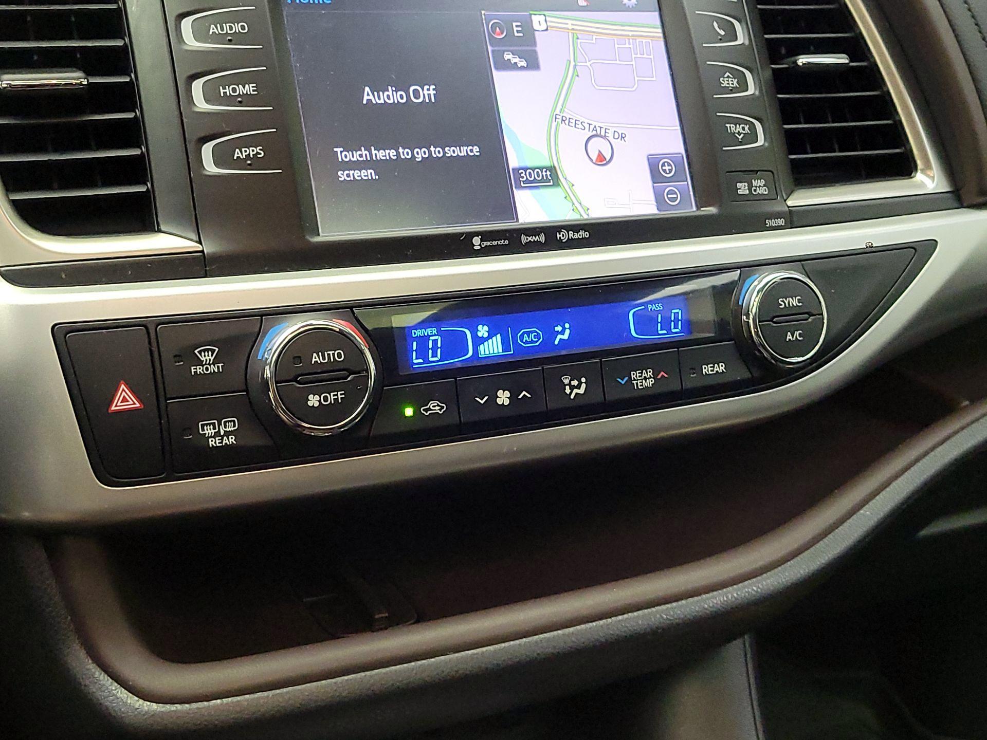 Thumbnail: 2019 Toyota Highlander - 17