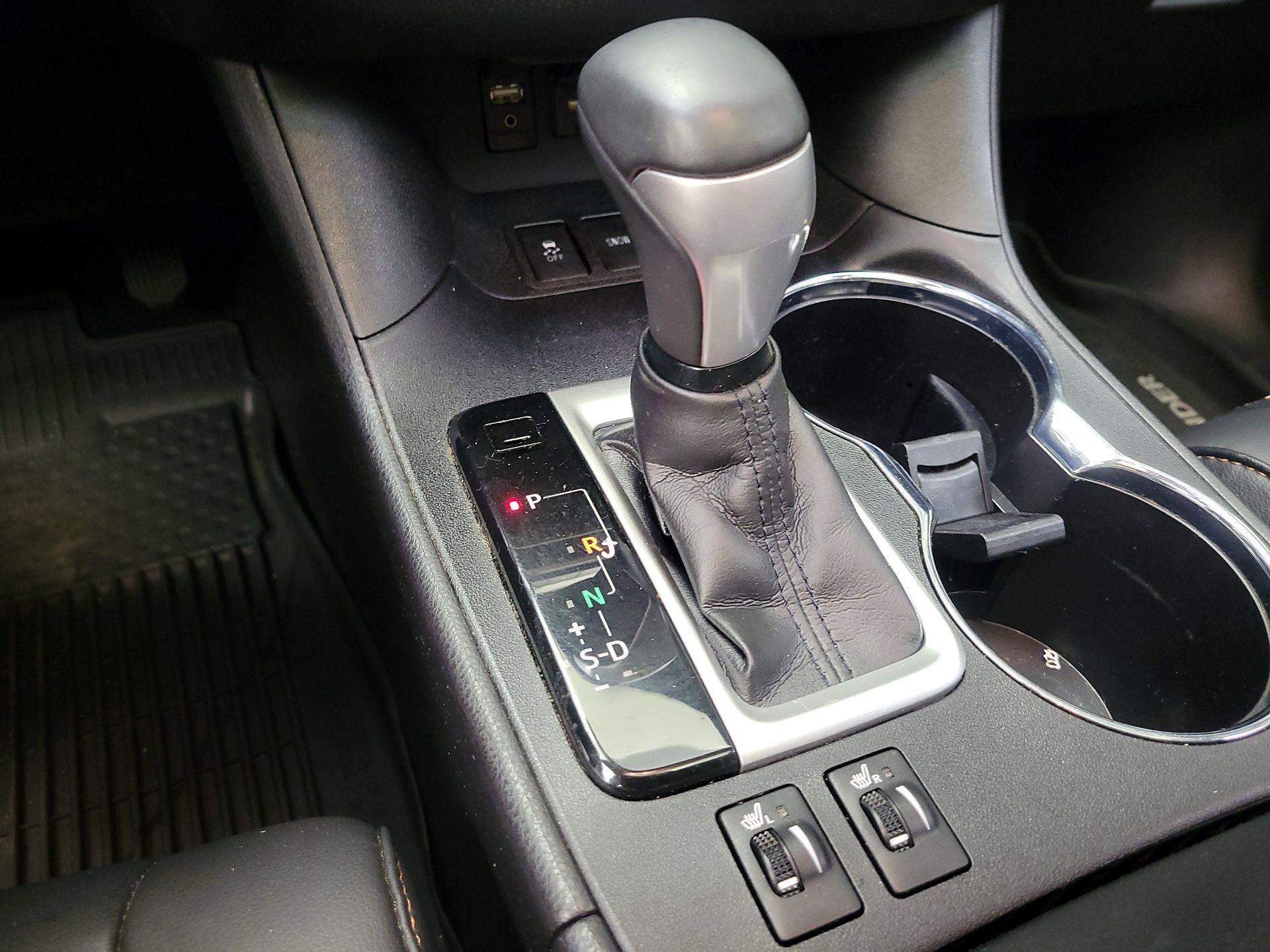 Thumbnail: 2019 Toyota Highlander - 18