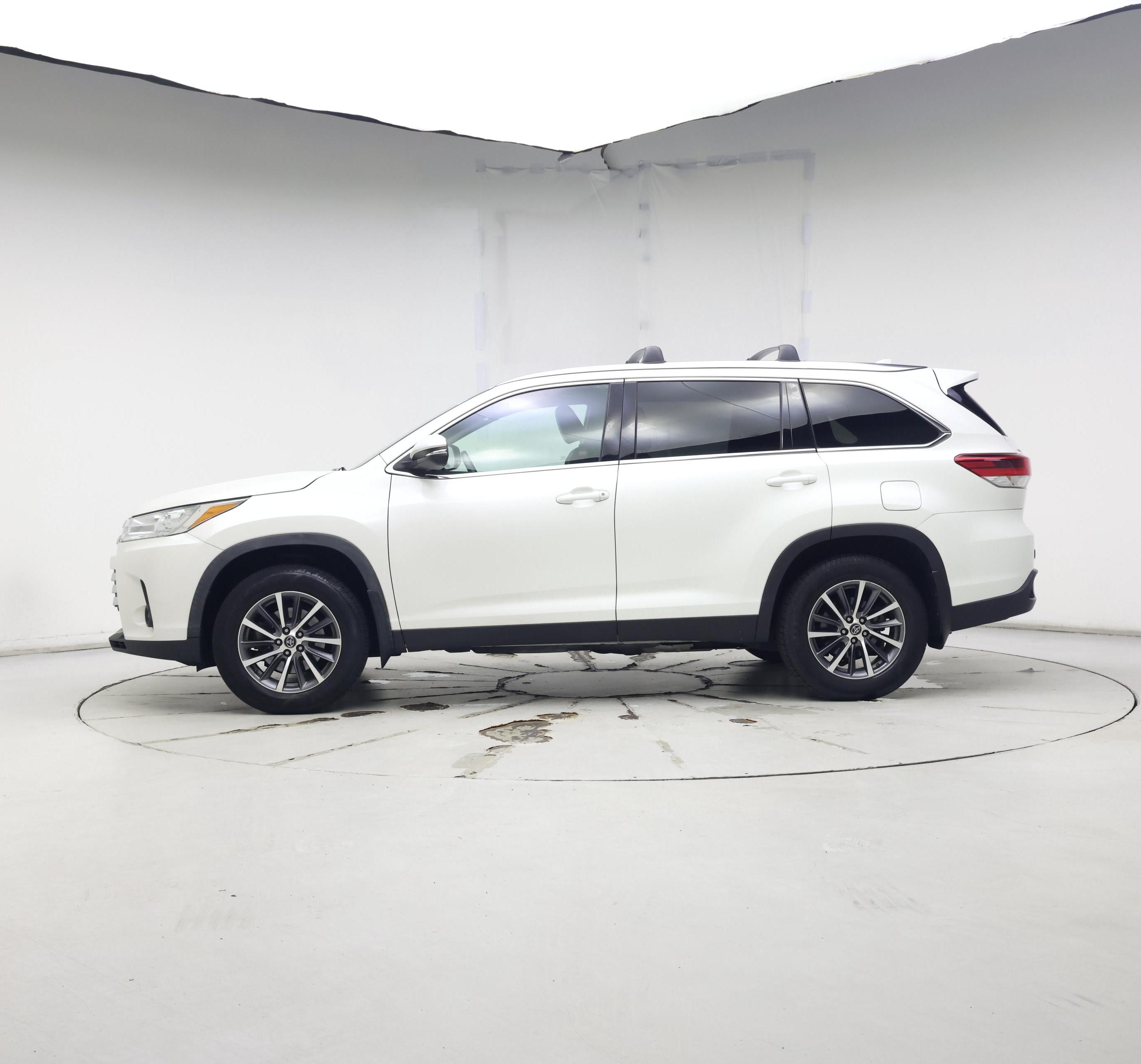 Thumbnail: 2019 Toyota Highlander - 3