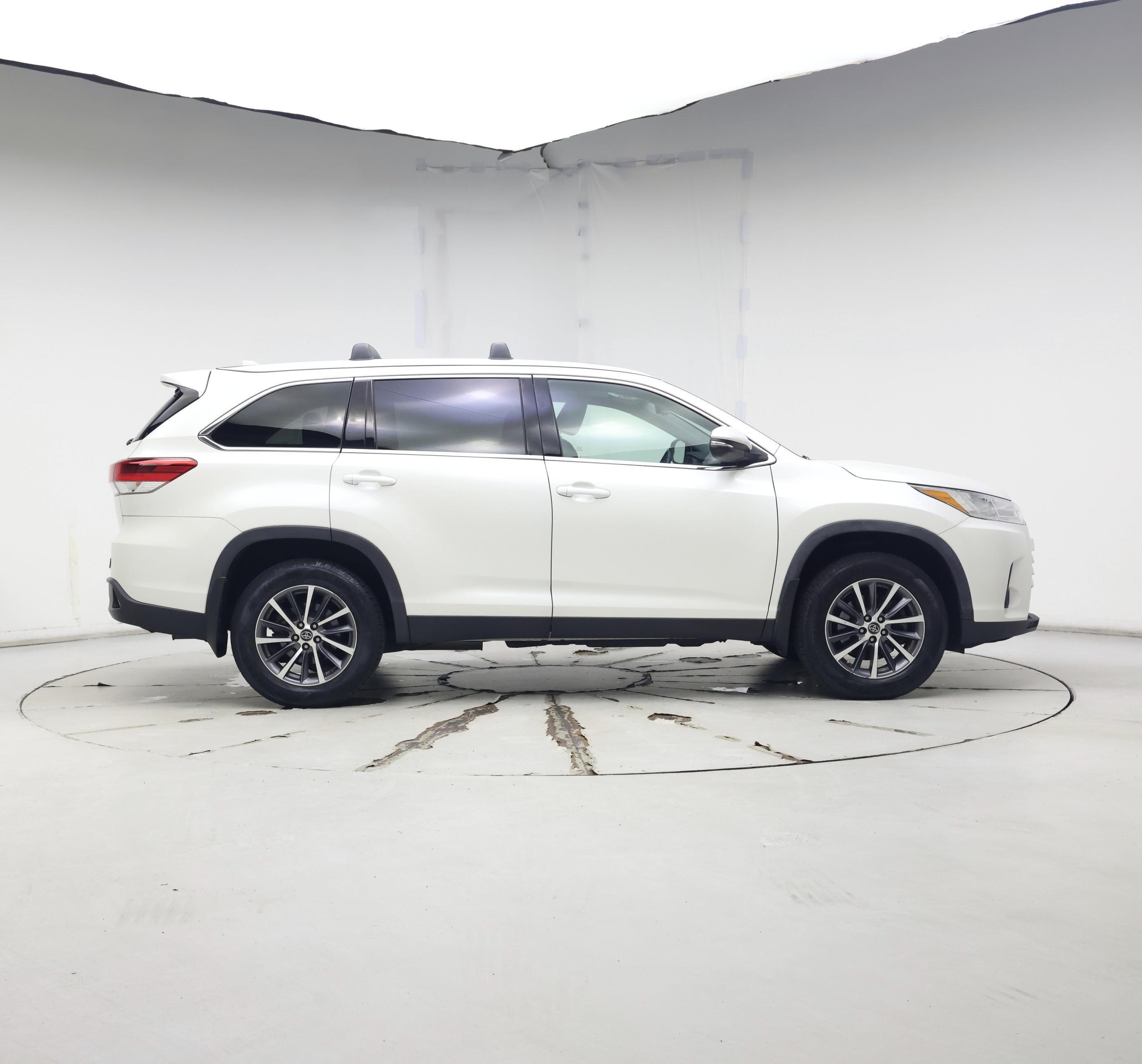Thumbnail: 2019 Toyota Highlander - 7