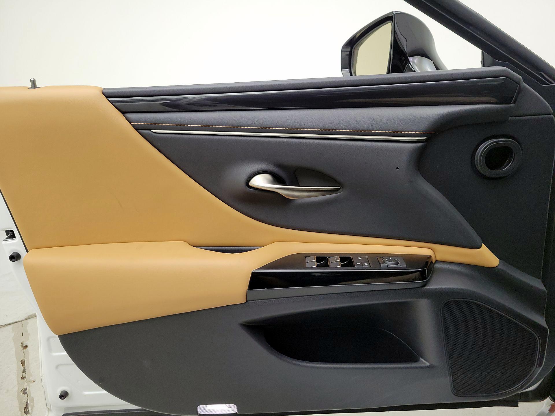 Thumbnail: 2022 Lexus ES - 12