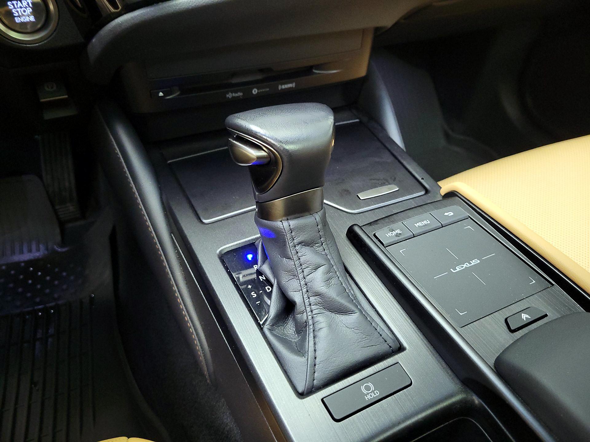 Thumbnail: 2022 Lexus ES - 17