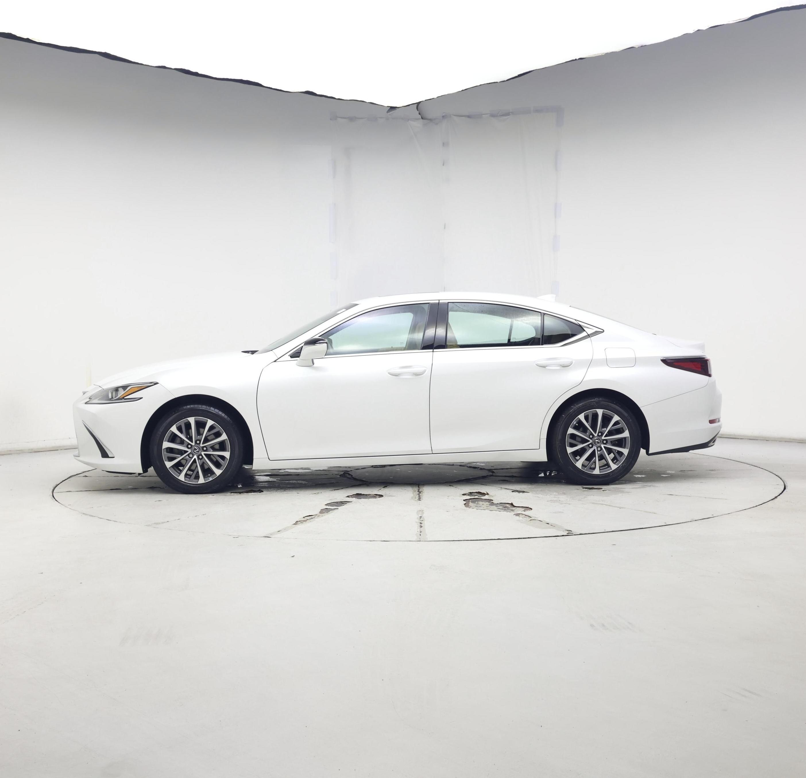 Thumbnail: 2022 Lexus ES - 3